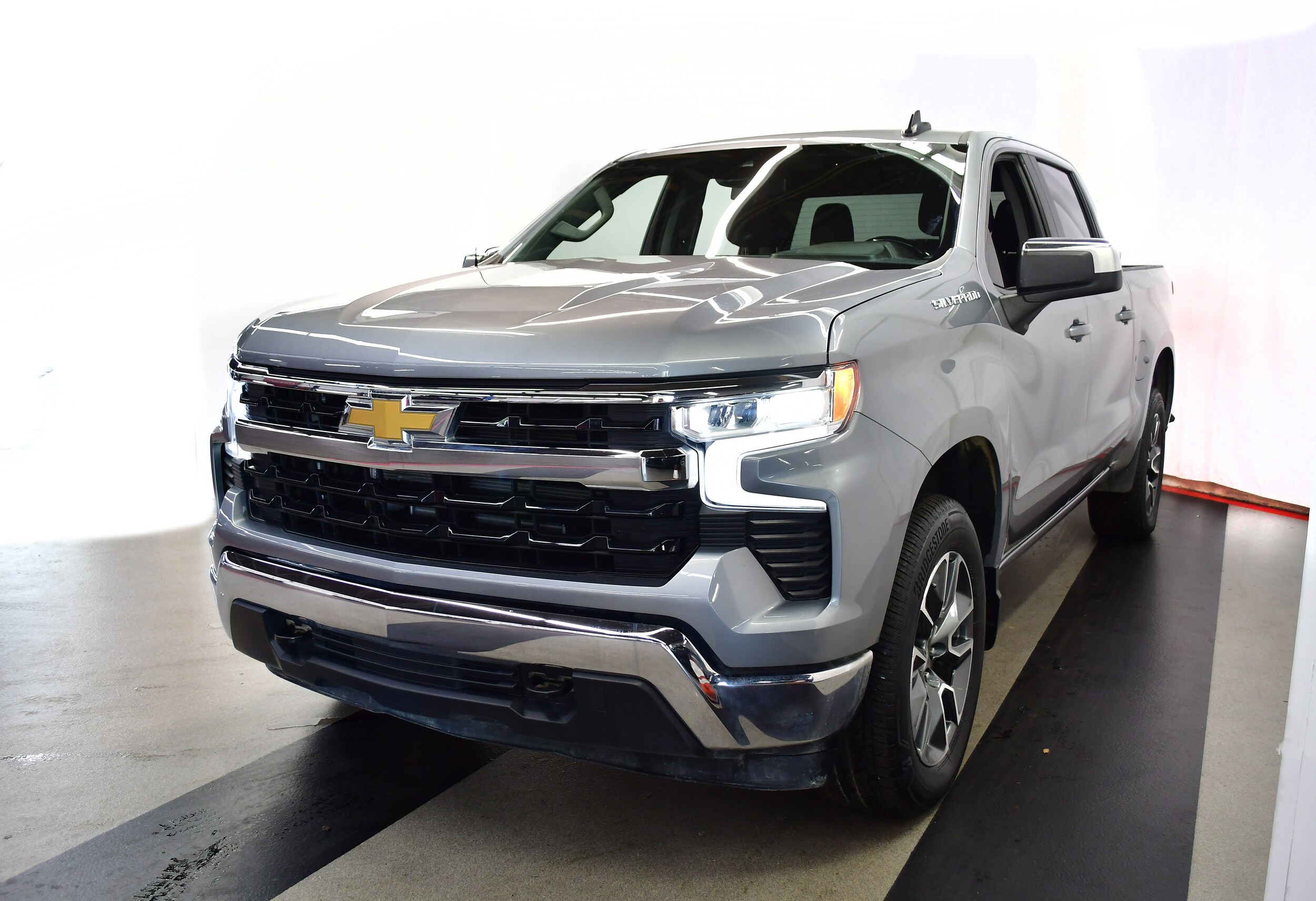 2023 Chevrolet Silverado 1500 LT photo 4