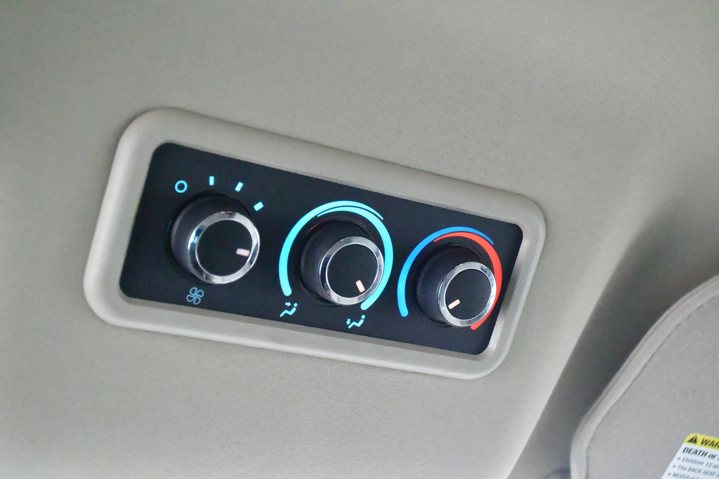 2024 Chevrolet Express Passenger LT - Photo 29