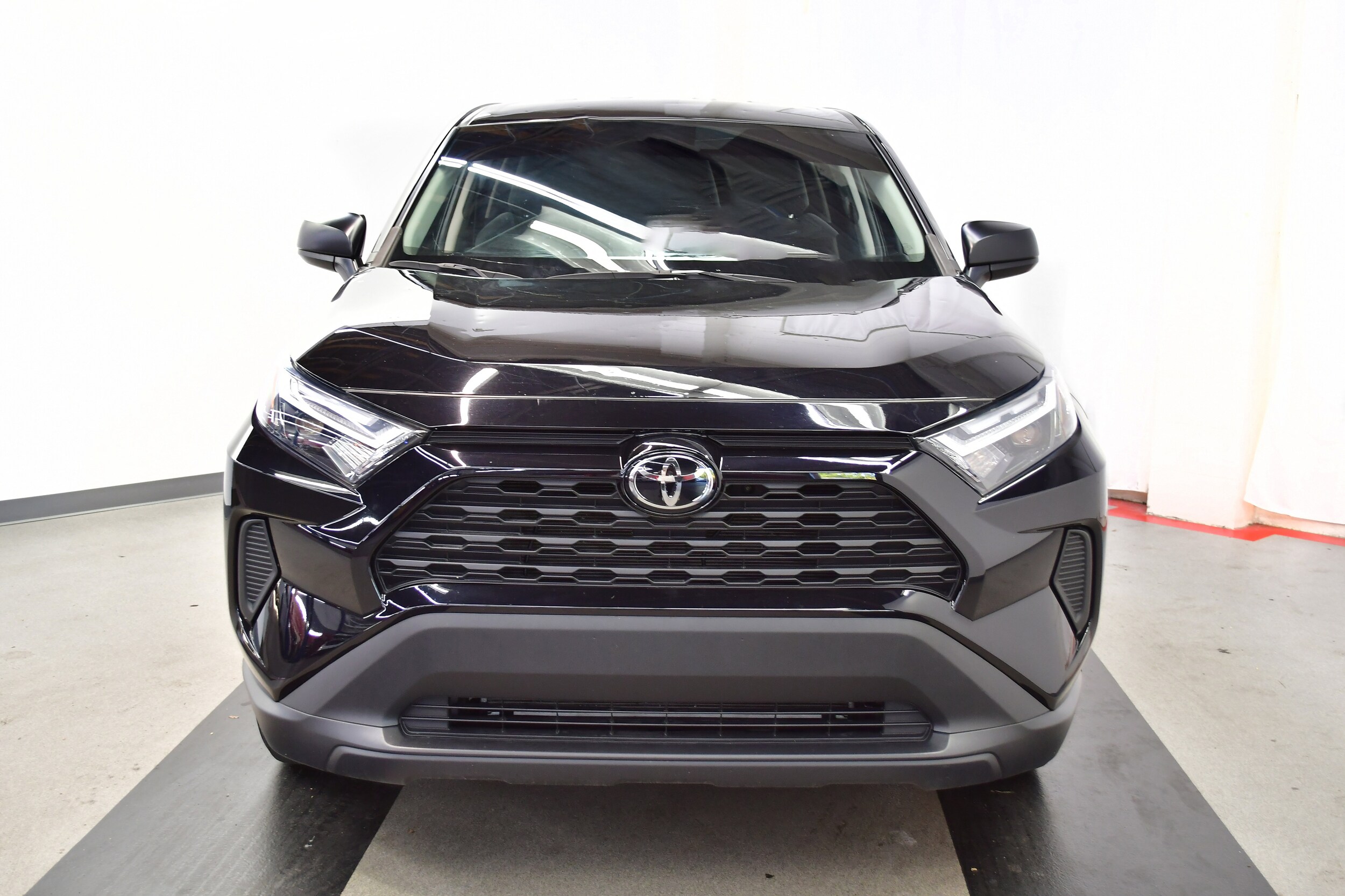 2023 Toyota RAV4 LE photo 3