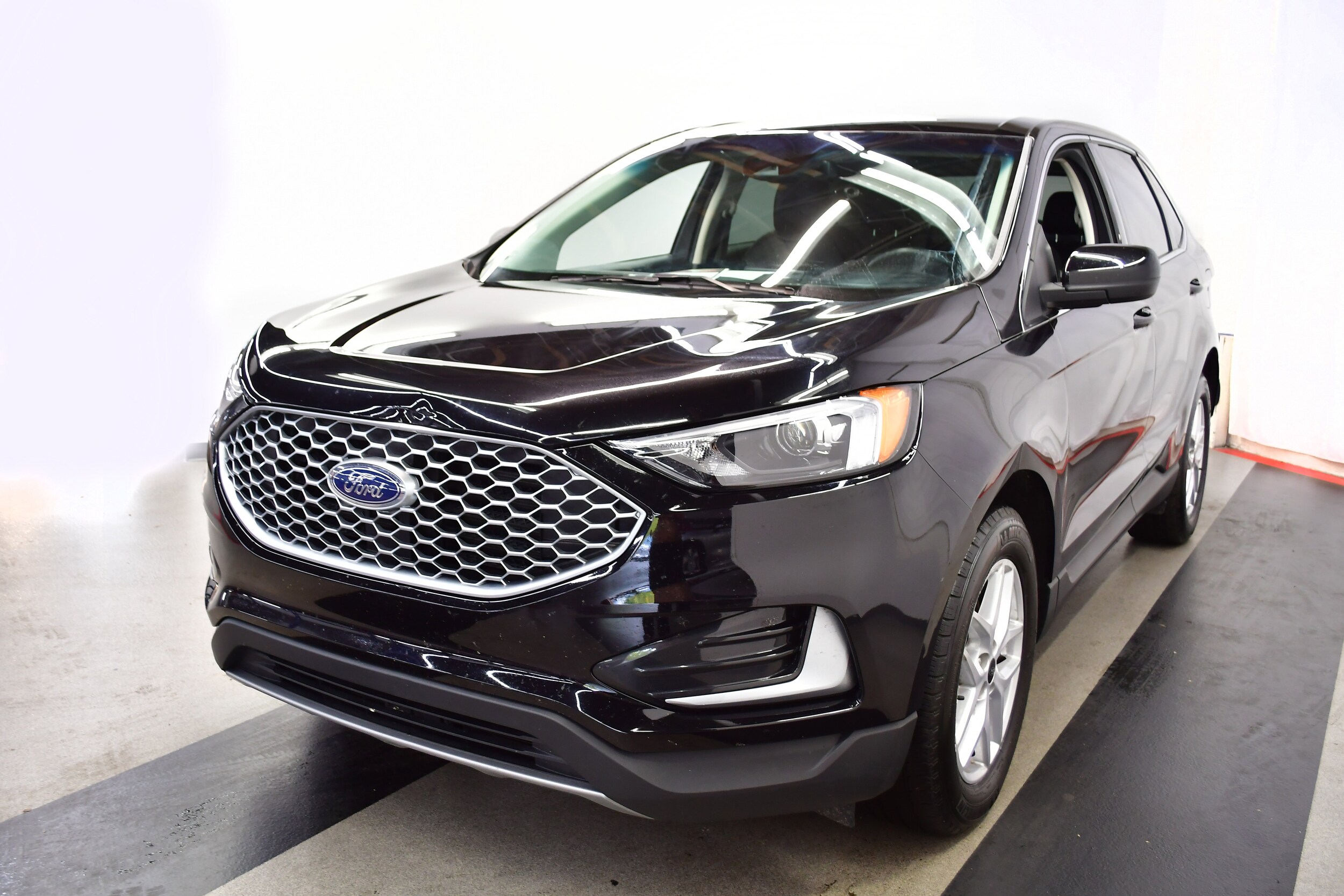 2024 Ford Edge SEL photo 4