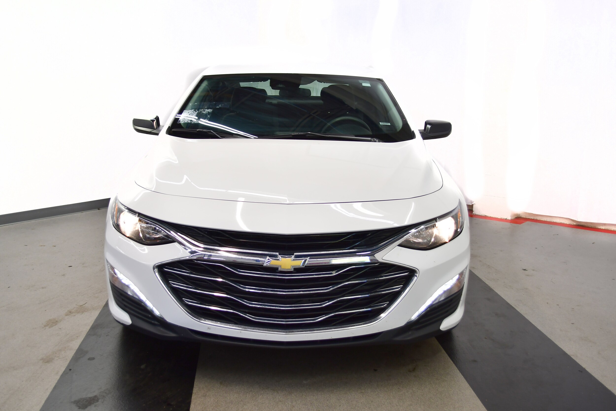 2024 Chevrolet Malibu 1LT photo 2