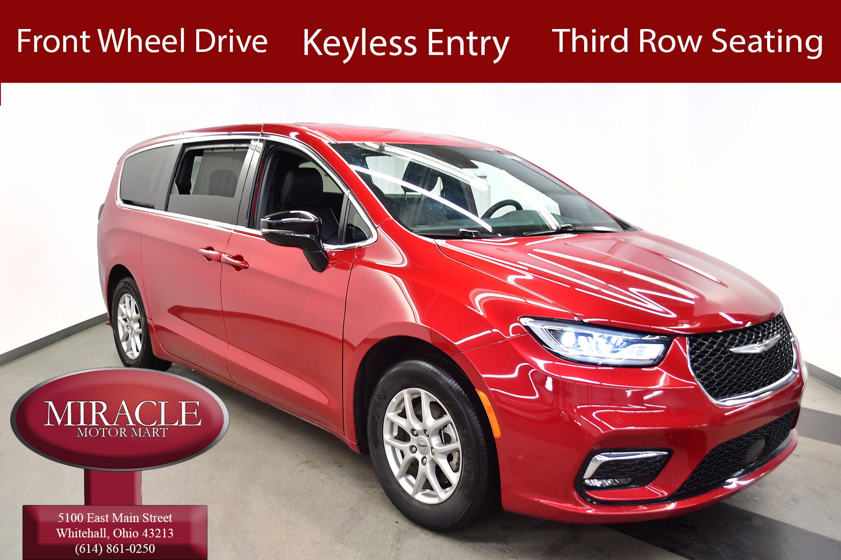 2025 Chrysler Pacifica Select's photo