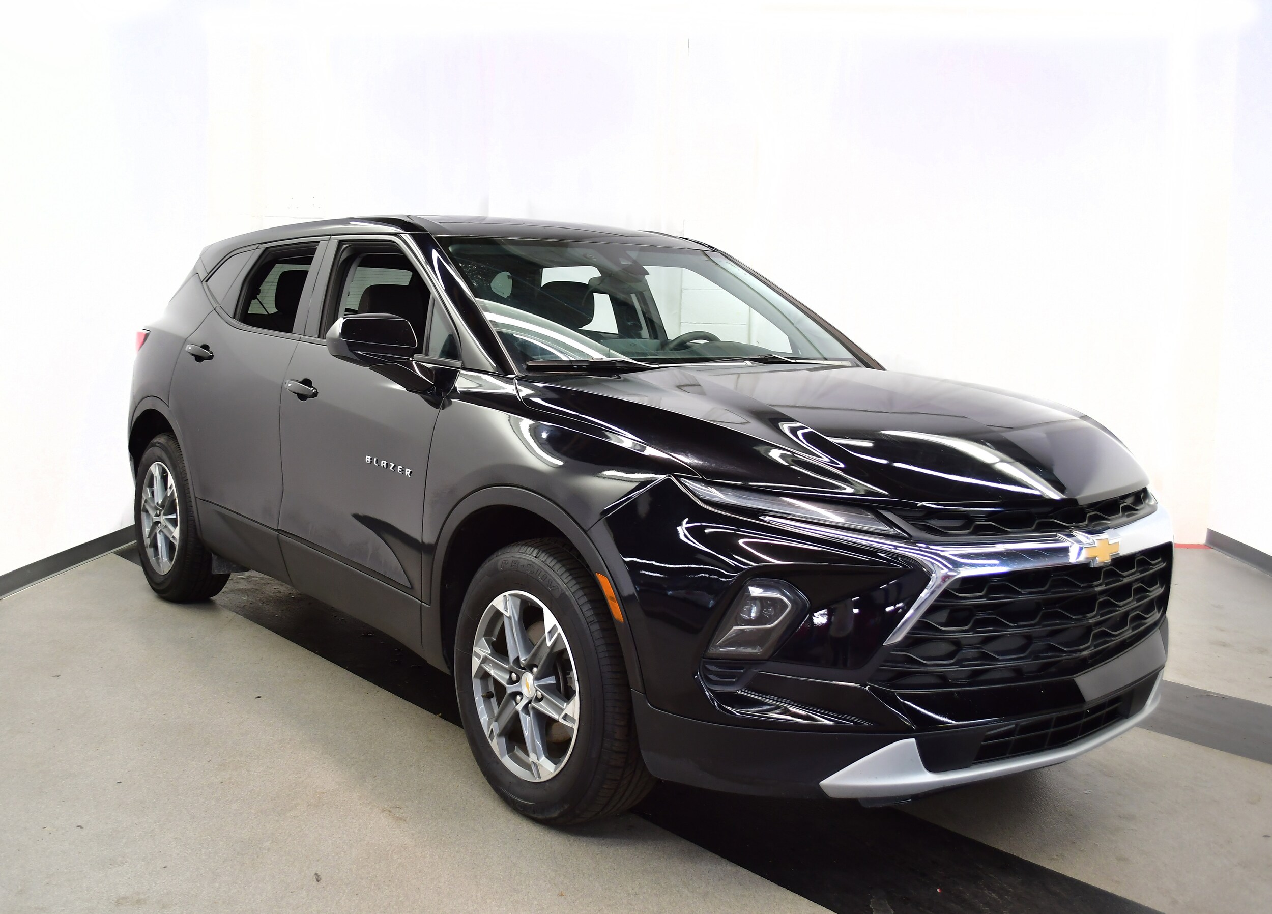 2024 Chevrolet Blazer 2LT photo 2