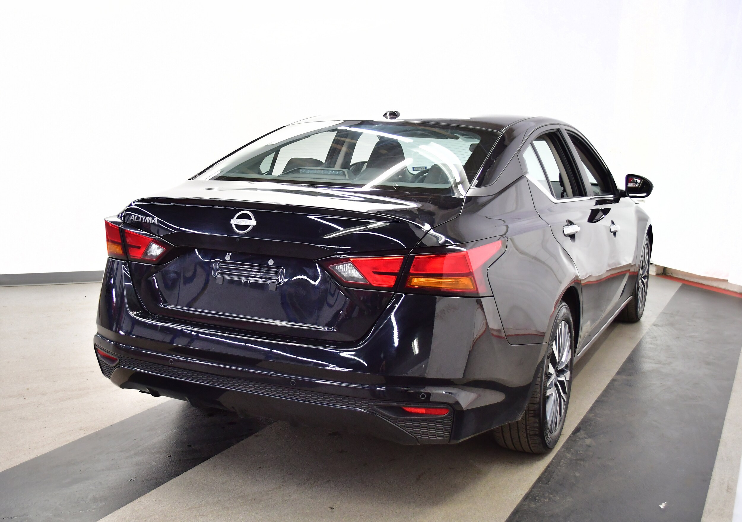 2025 Nissan Altima SV - Photo 7