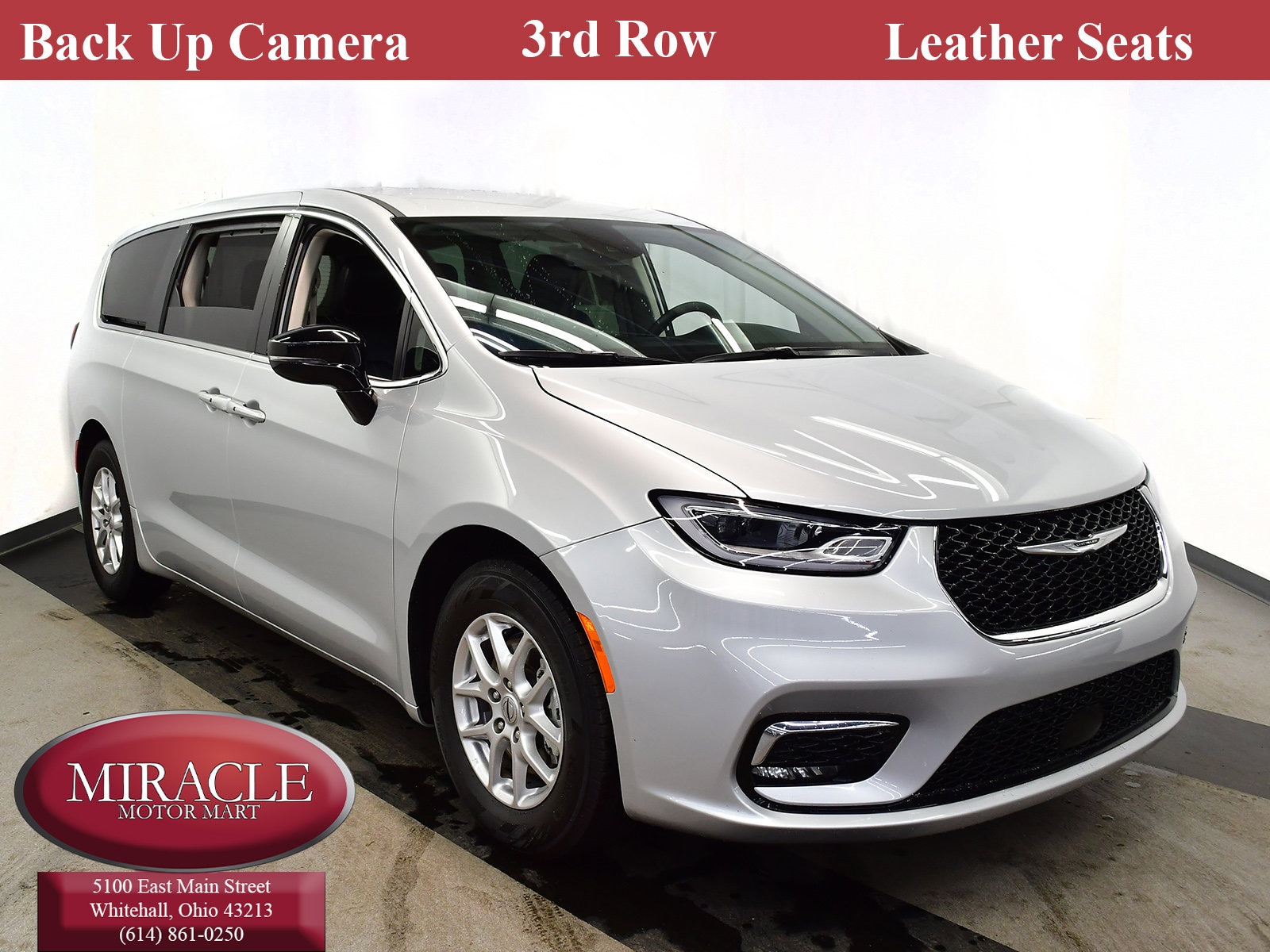 2024 Chrysler Pacifica Touring L's photo