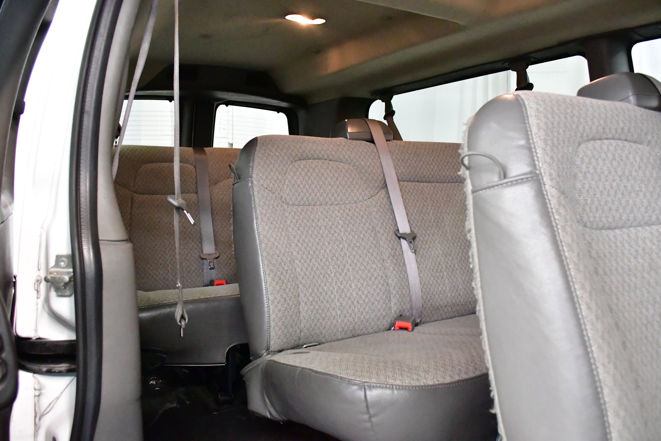 2024 Chevrolet Express Passenger LT - Photo 13