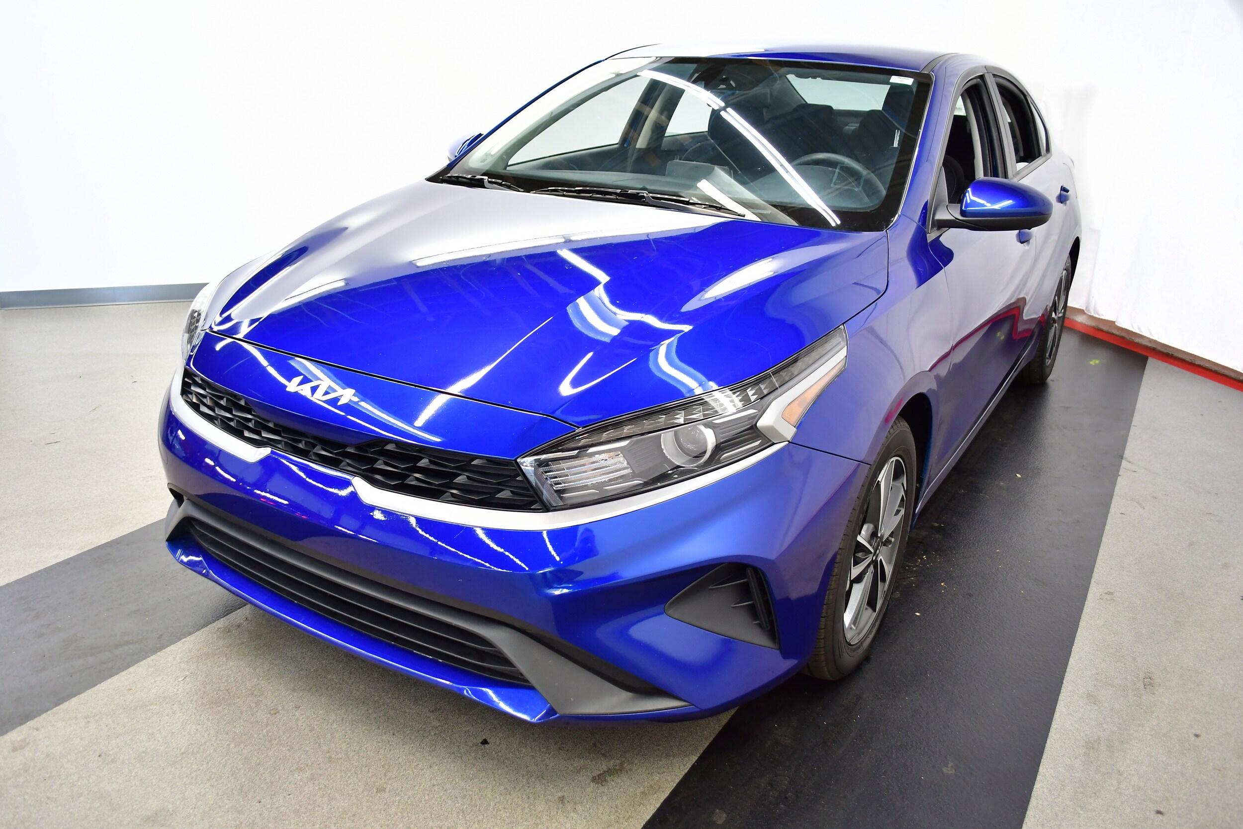 2024 Kia Forte LXS photo 4