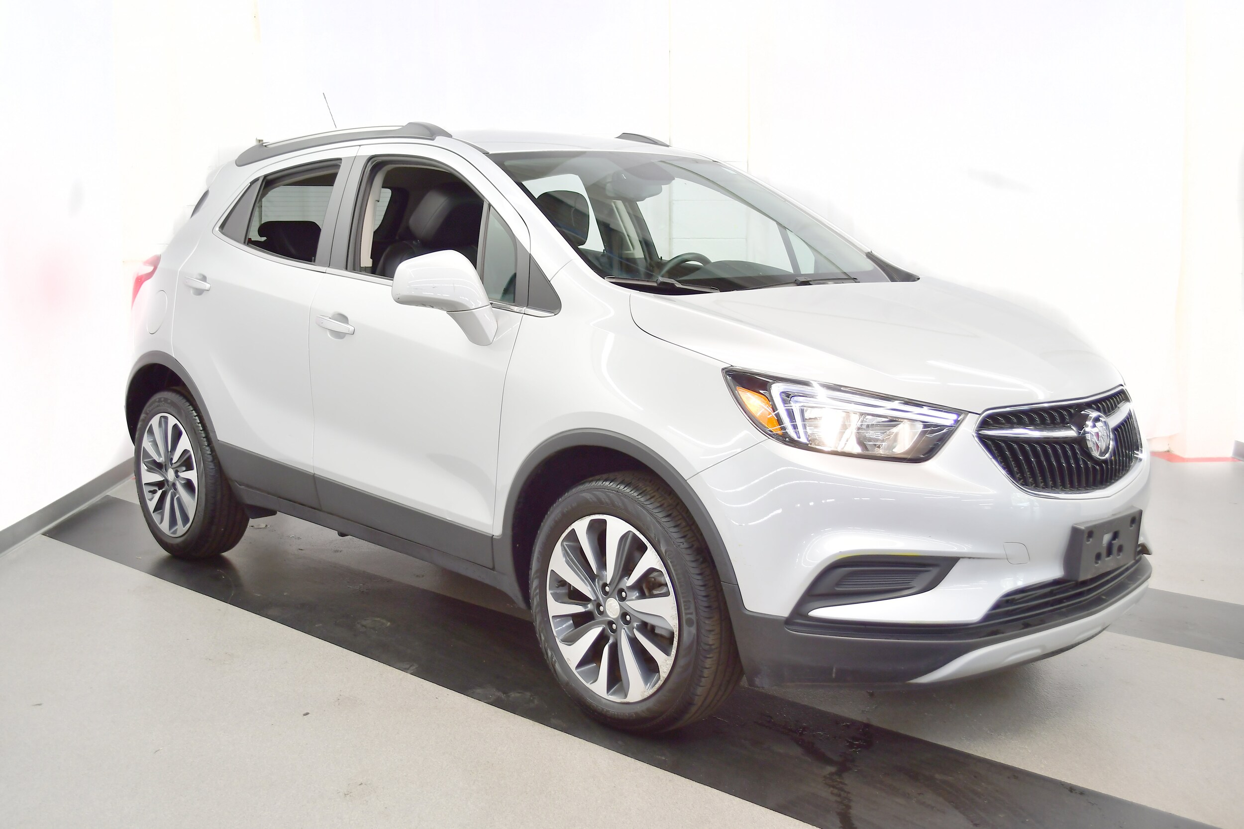 2022 Buick Encore Preferred photo 2