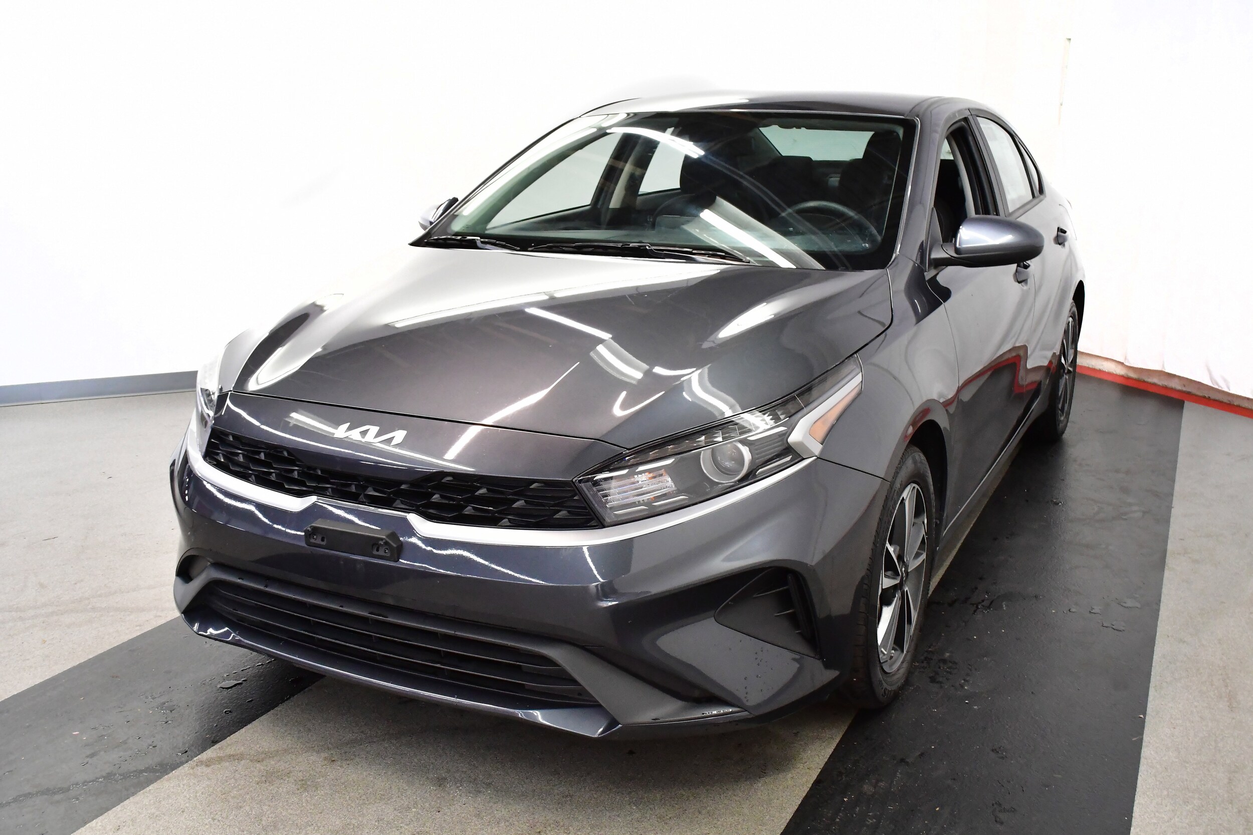 2024 Kia Forte LXS photo 4