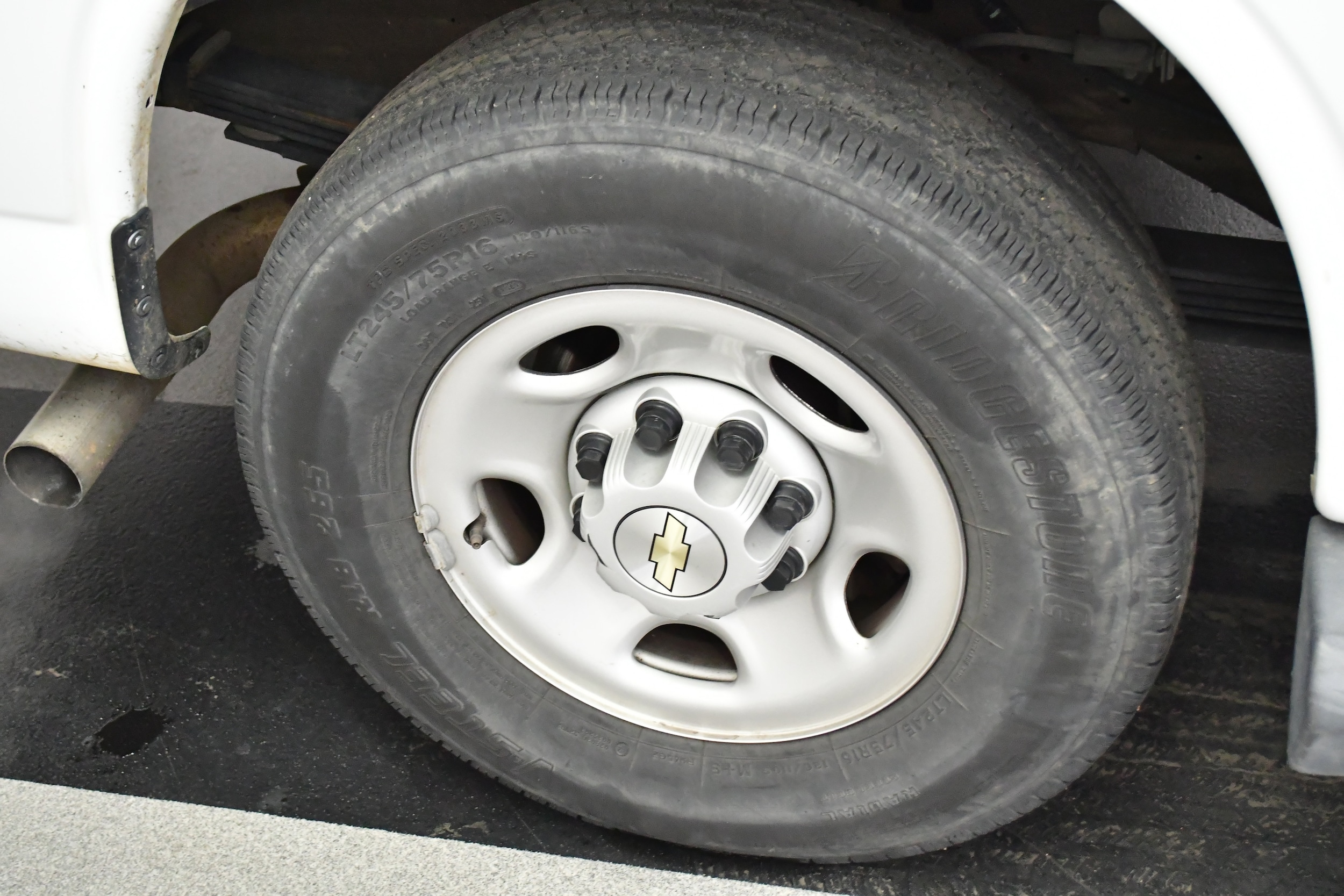 2024 Chevrolet Express Passenger LT - Photo 34