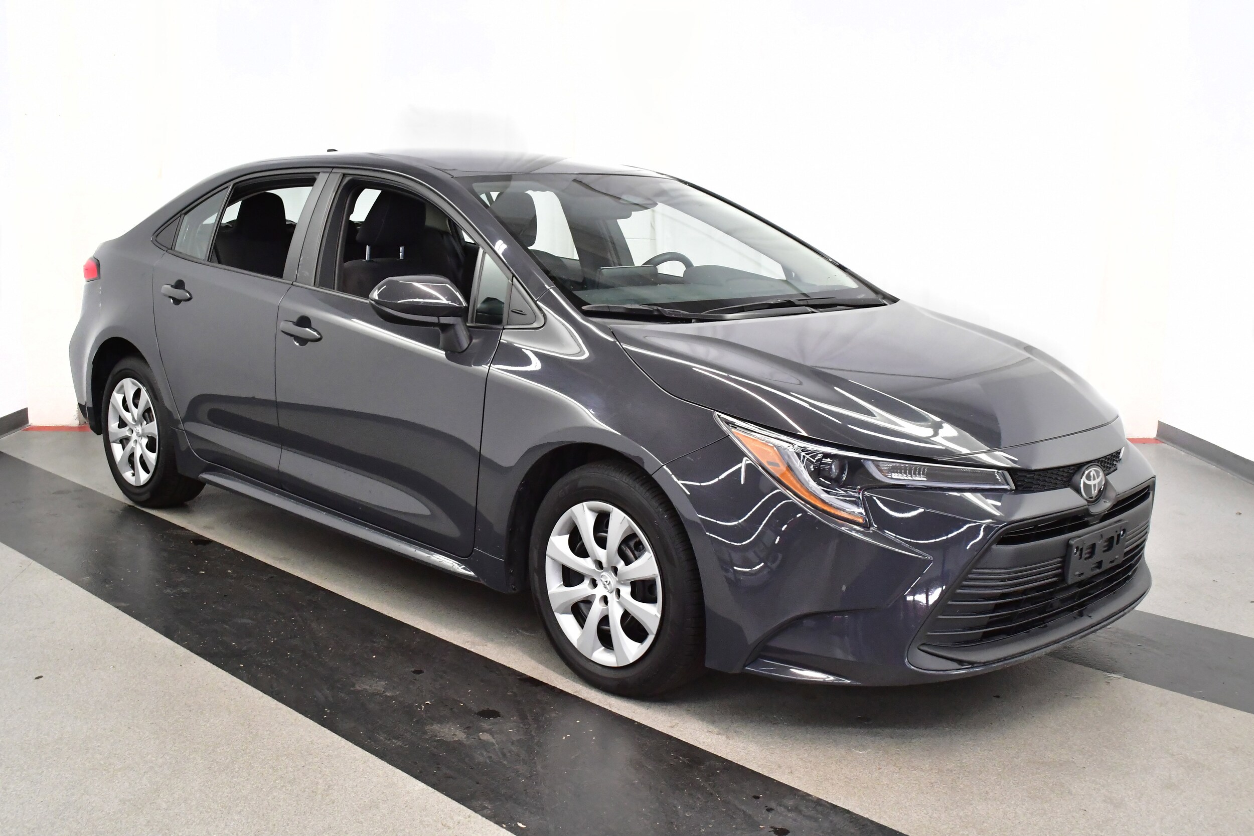 2024 Toyota Corolla LE photo 2