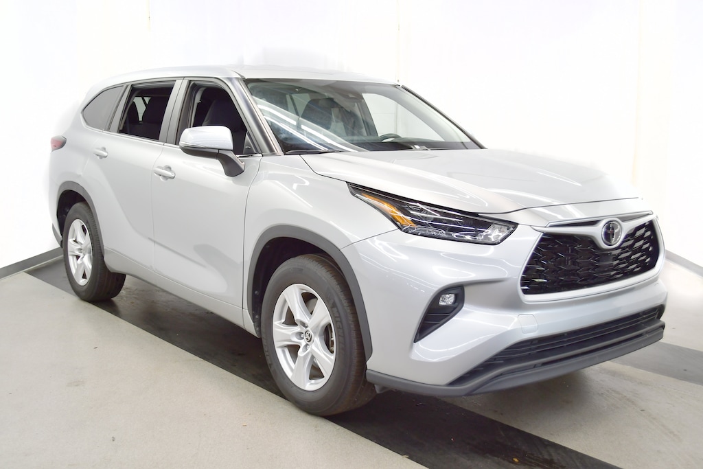 Used 2024 Toyota Highlander LE SUV