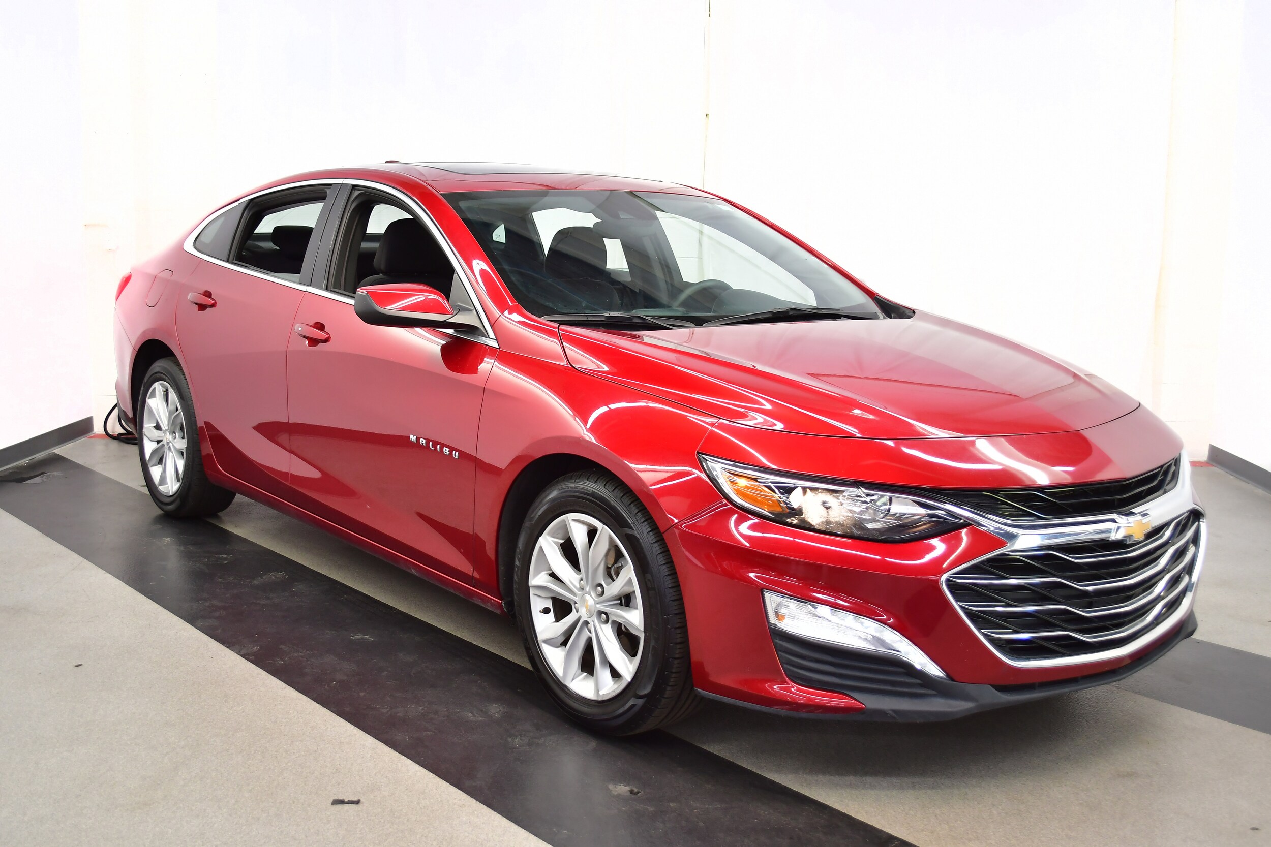2024 Chevrolet Malibu 1LT photo 2