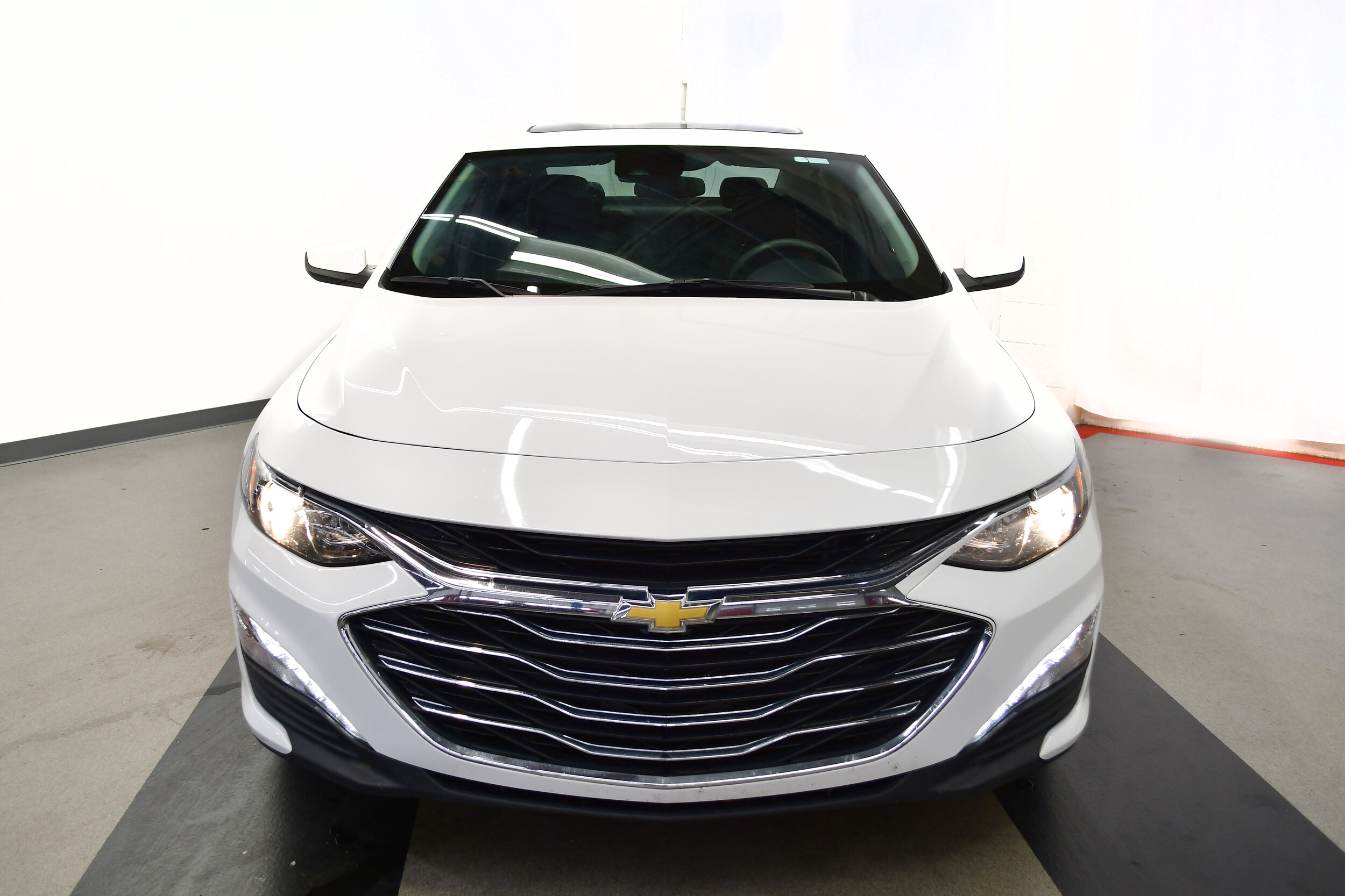 2024 Chevrolet Malibu 1LT photo 2