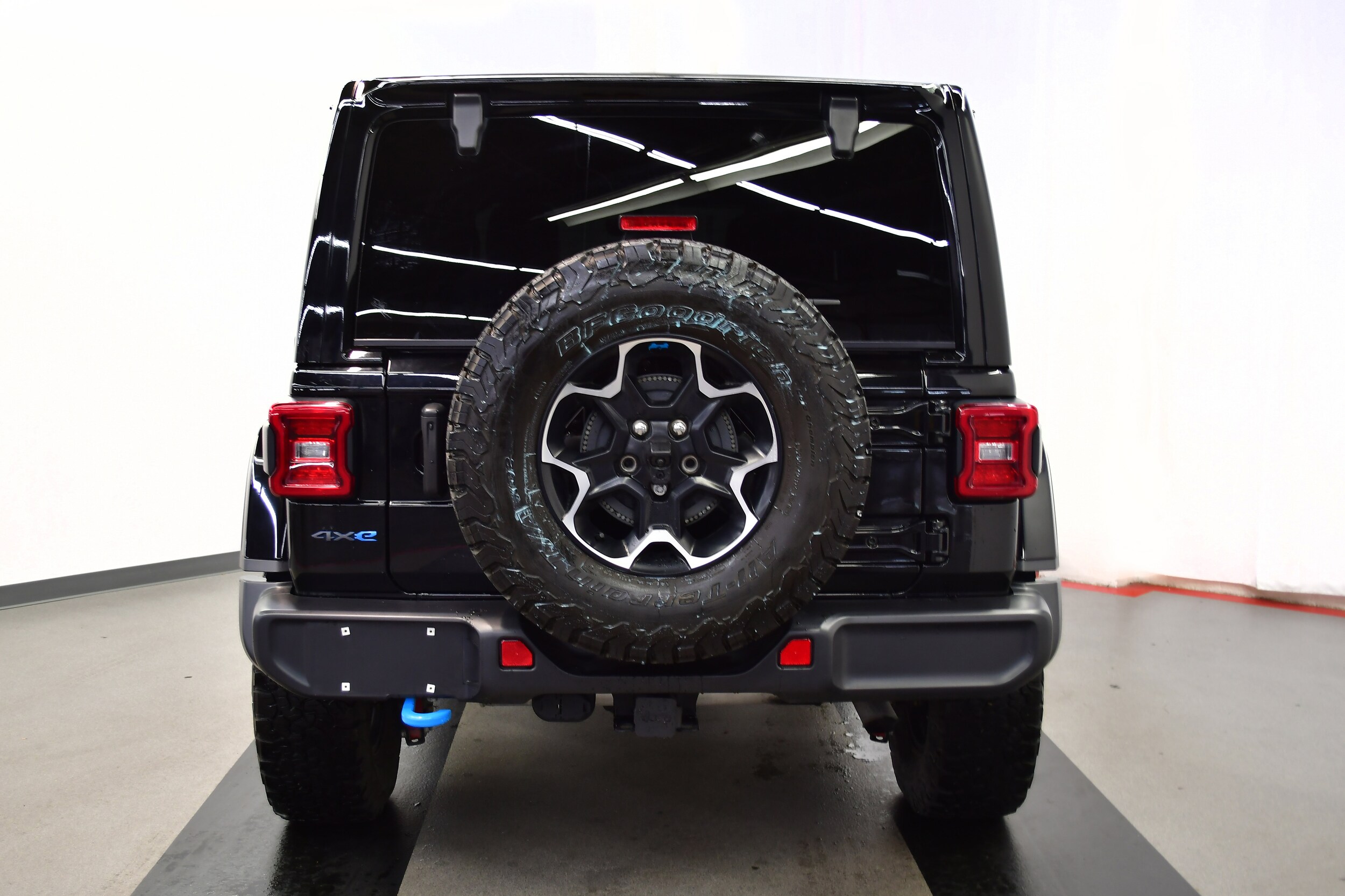 2022 Jeep Wrangler 4xe Unlimited Rubicon photo 2