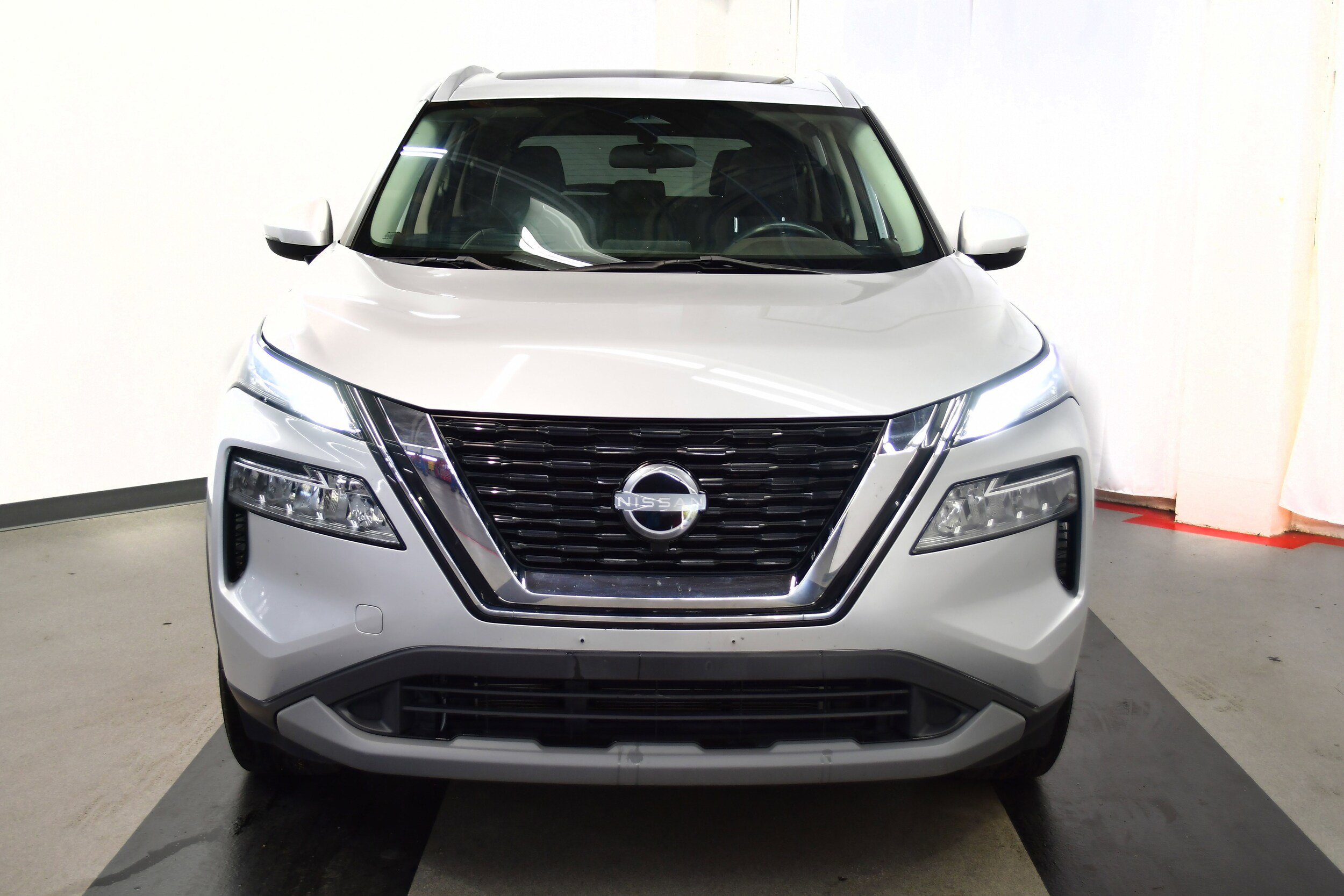 2022 Nissan Rogue SV photo 3