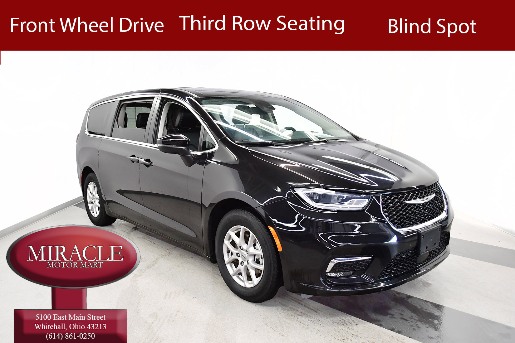 2023 Chrysler Pacifica Touring L's photo