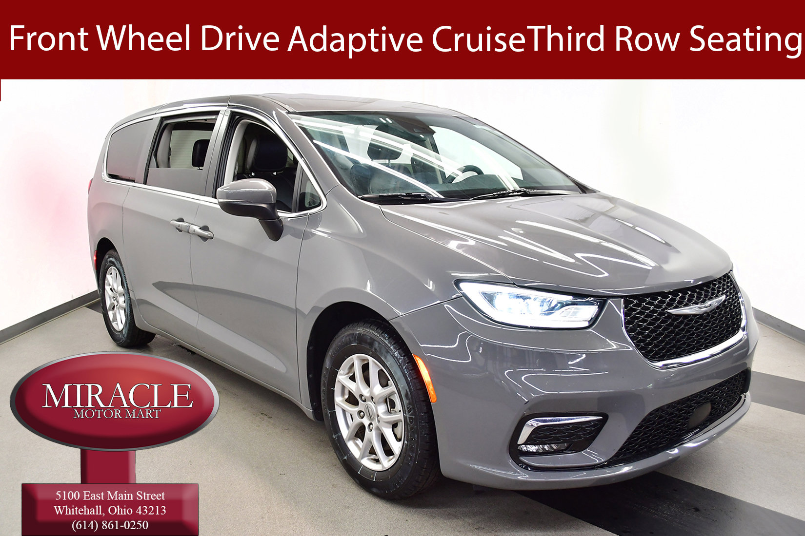 2023 Chrysler Pacifica Touring L's photo