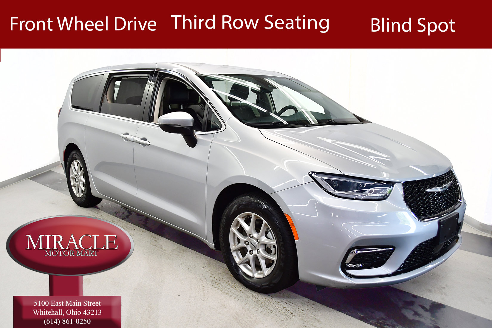 2023 Chrysler Pacifica Touring L's photo