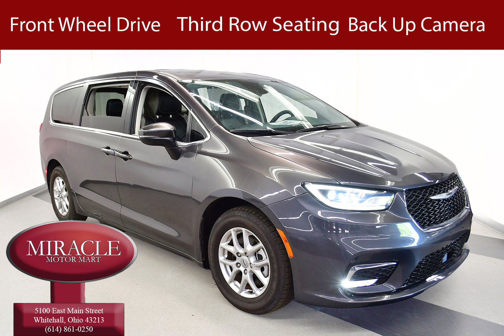 2023 Chrysler Pacifica Touring L's photo