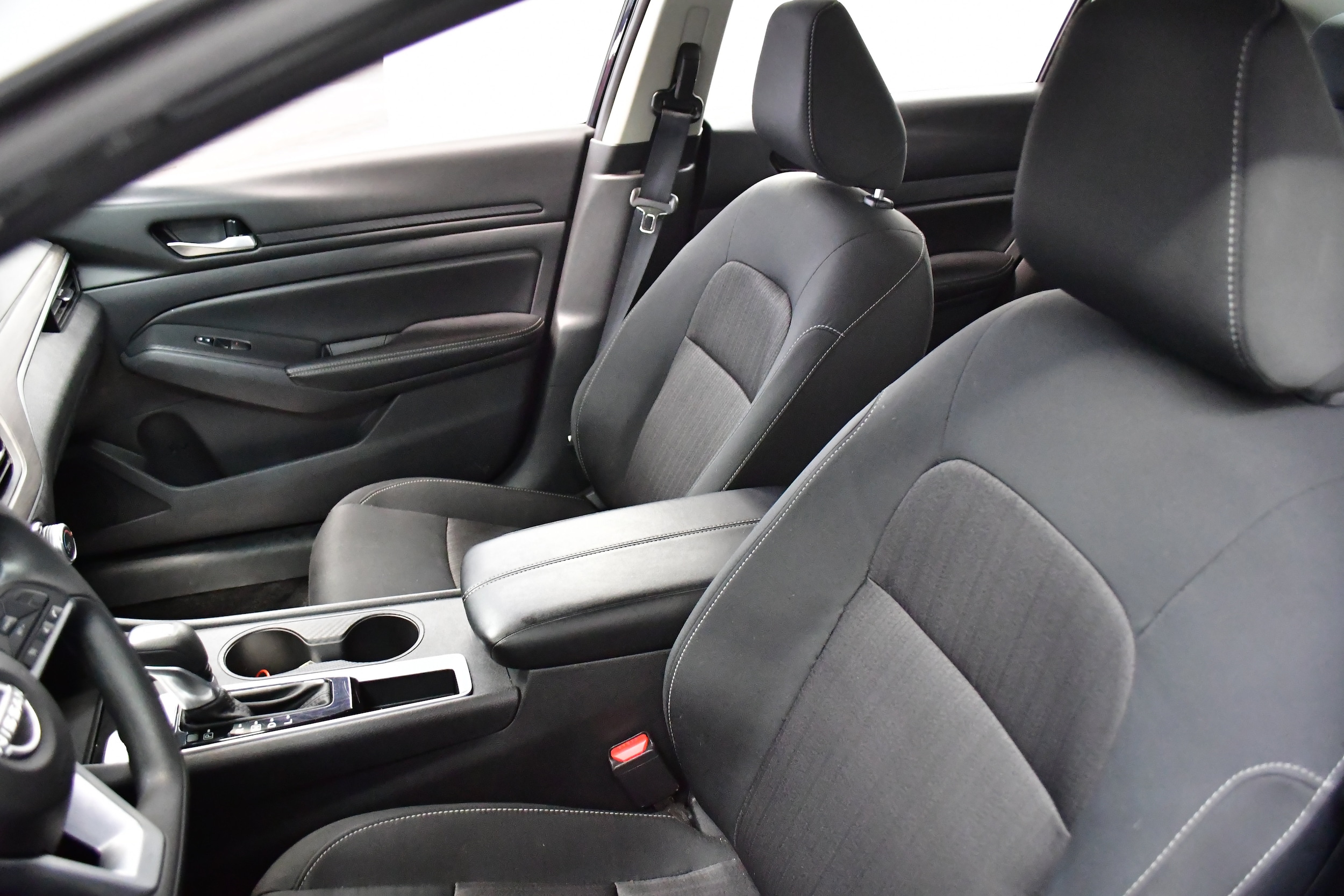 2025 Nissan Altima SV - Photo 9