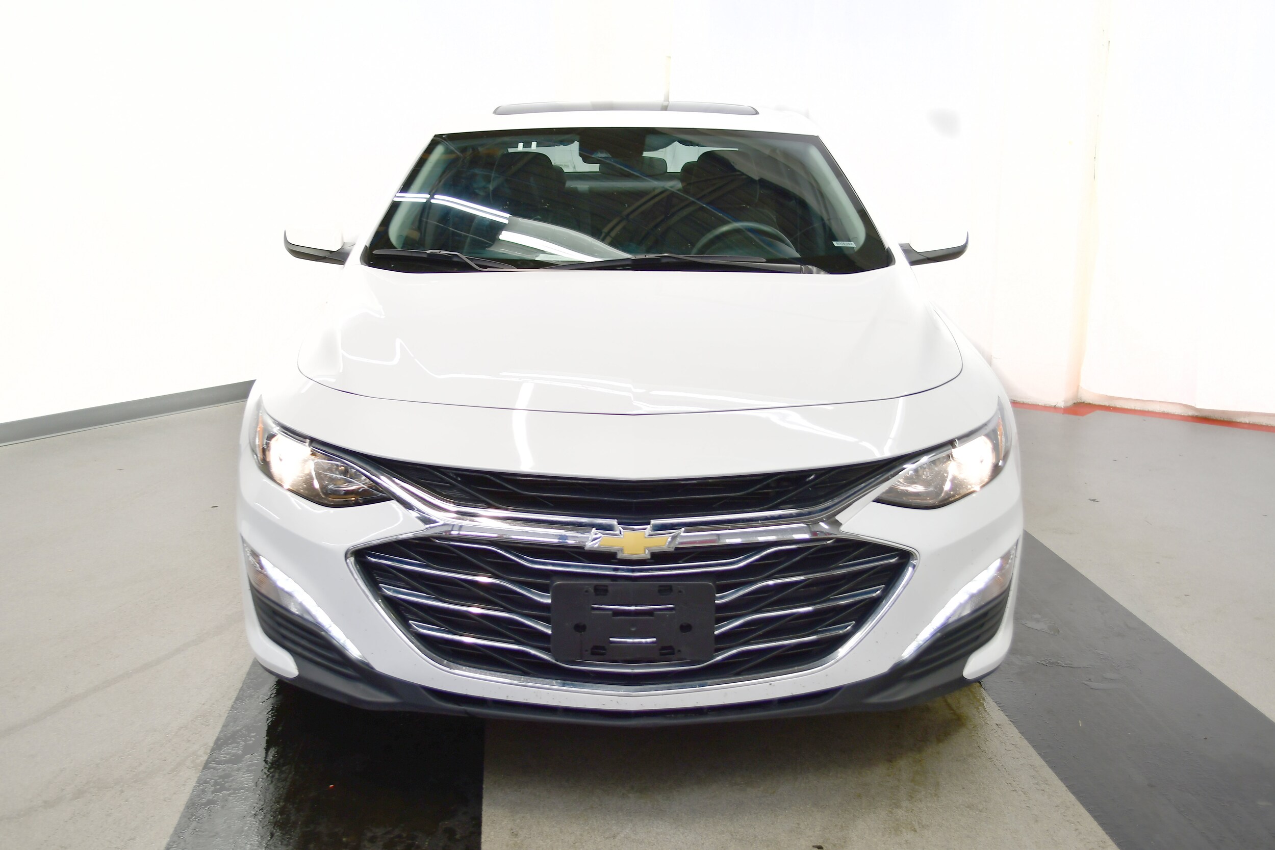 2024 Chevrolet Malibu 1LT photo 2