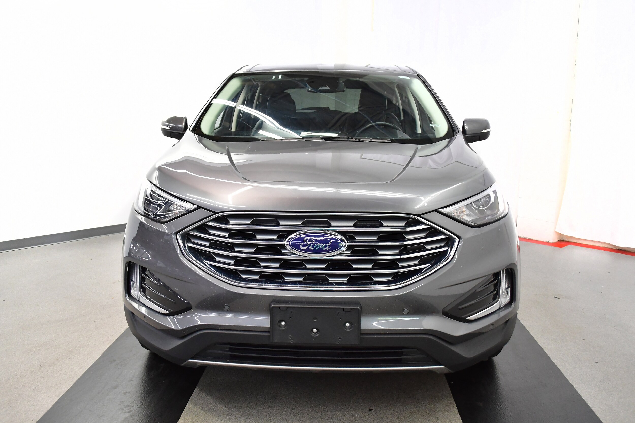 2024 Ford Edge Titanium photo 4