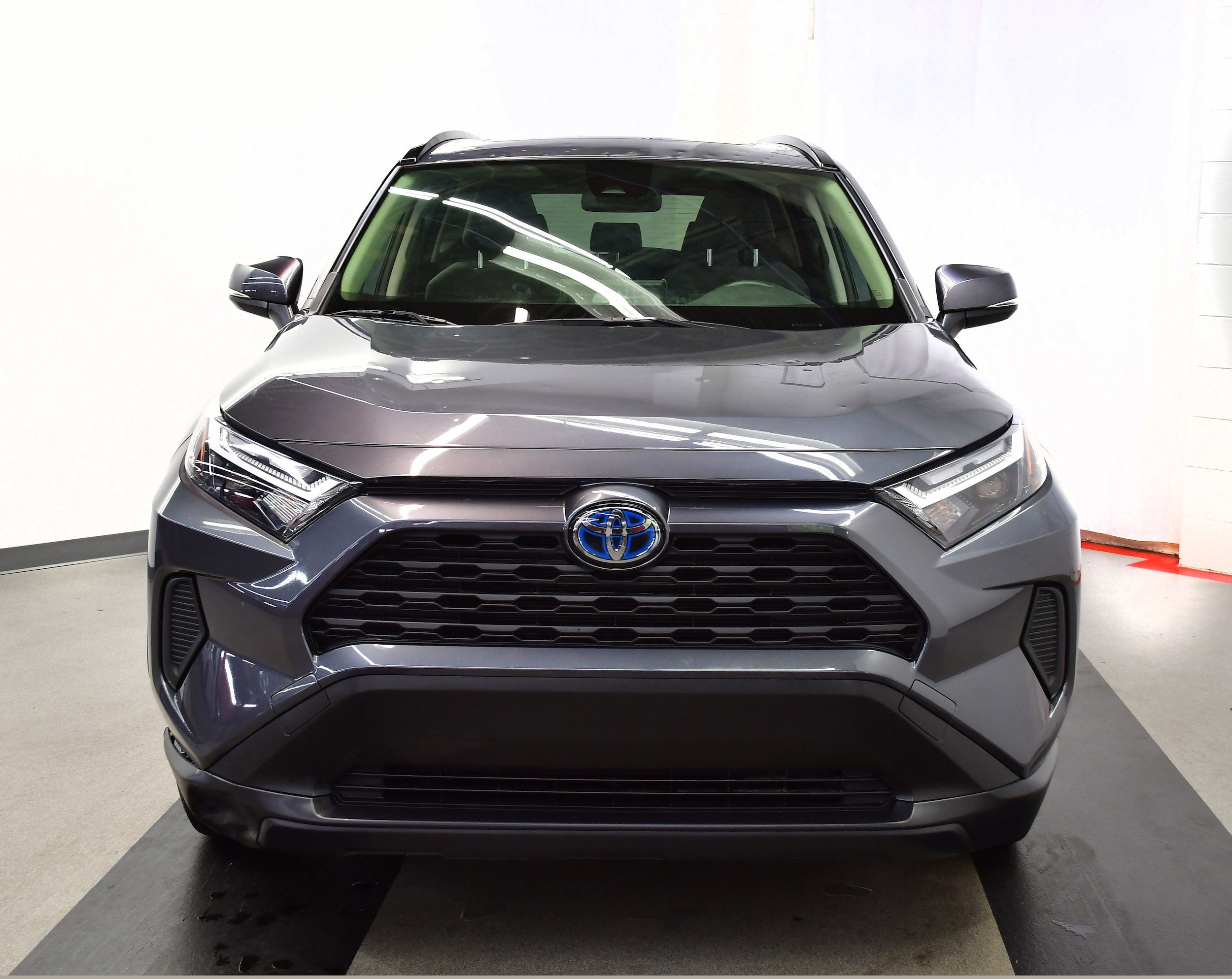 2023 Toyota RAV4 Hybrid XLE photo 3