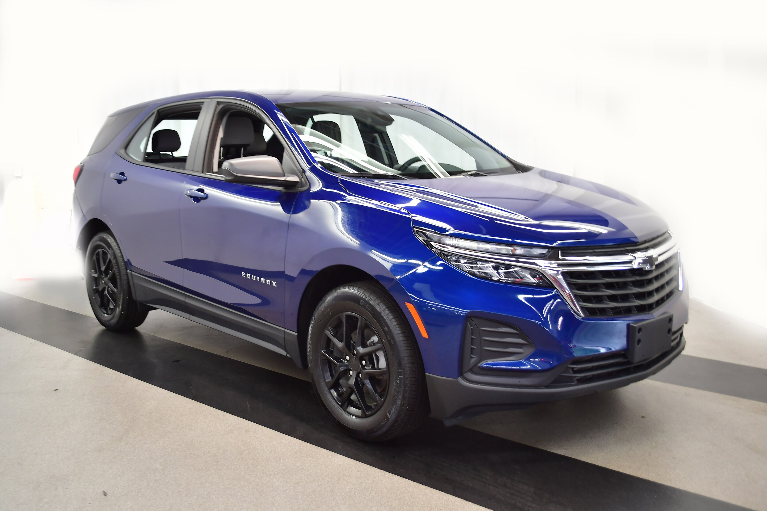 2023 Chevrolet Equinox LS photo 2