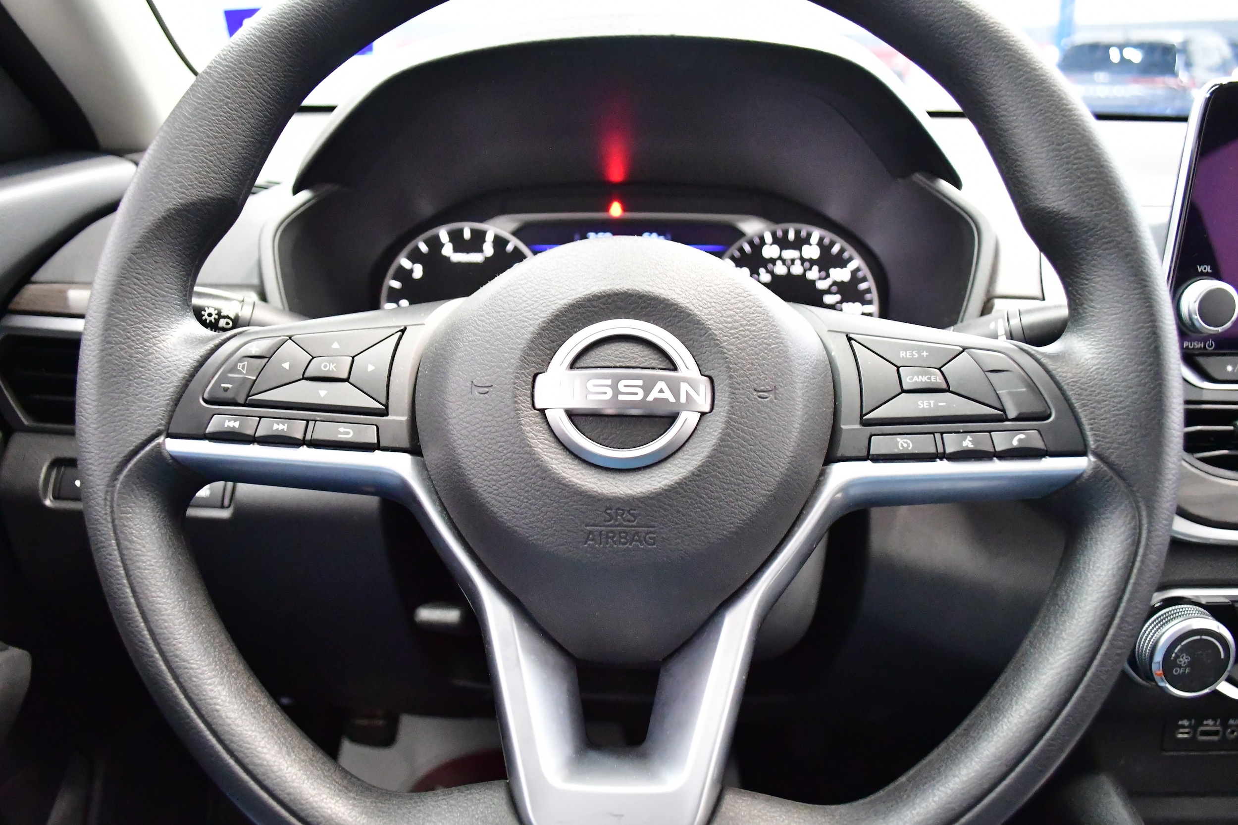 2025 Nissan Altima SV - Photo 18