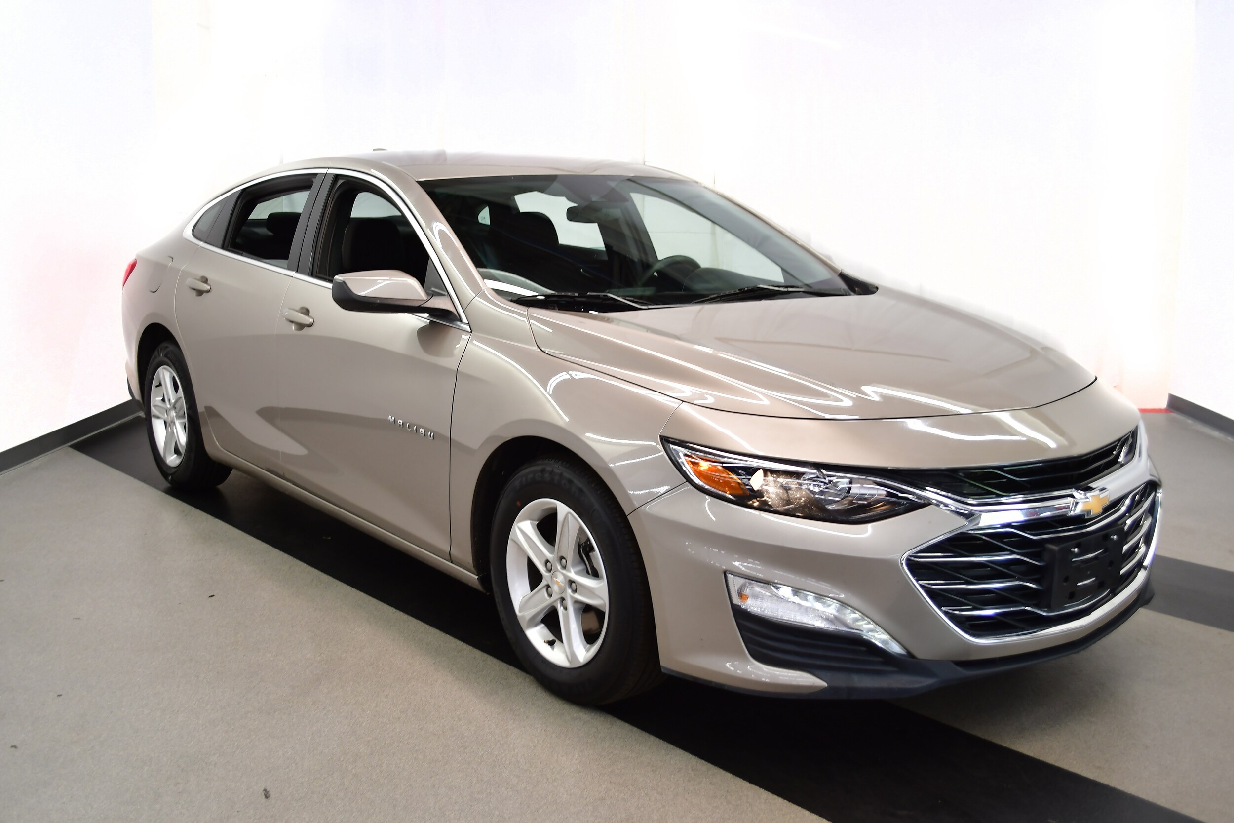 2024 Chevrolet Malibu 1LT photo 2