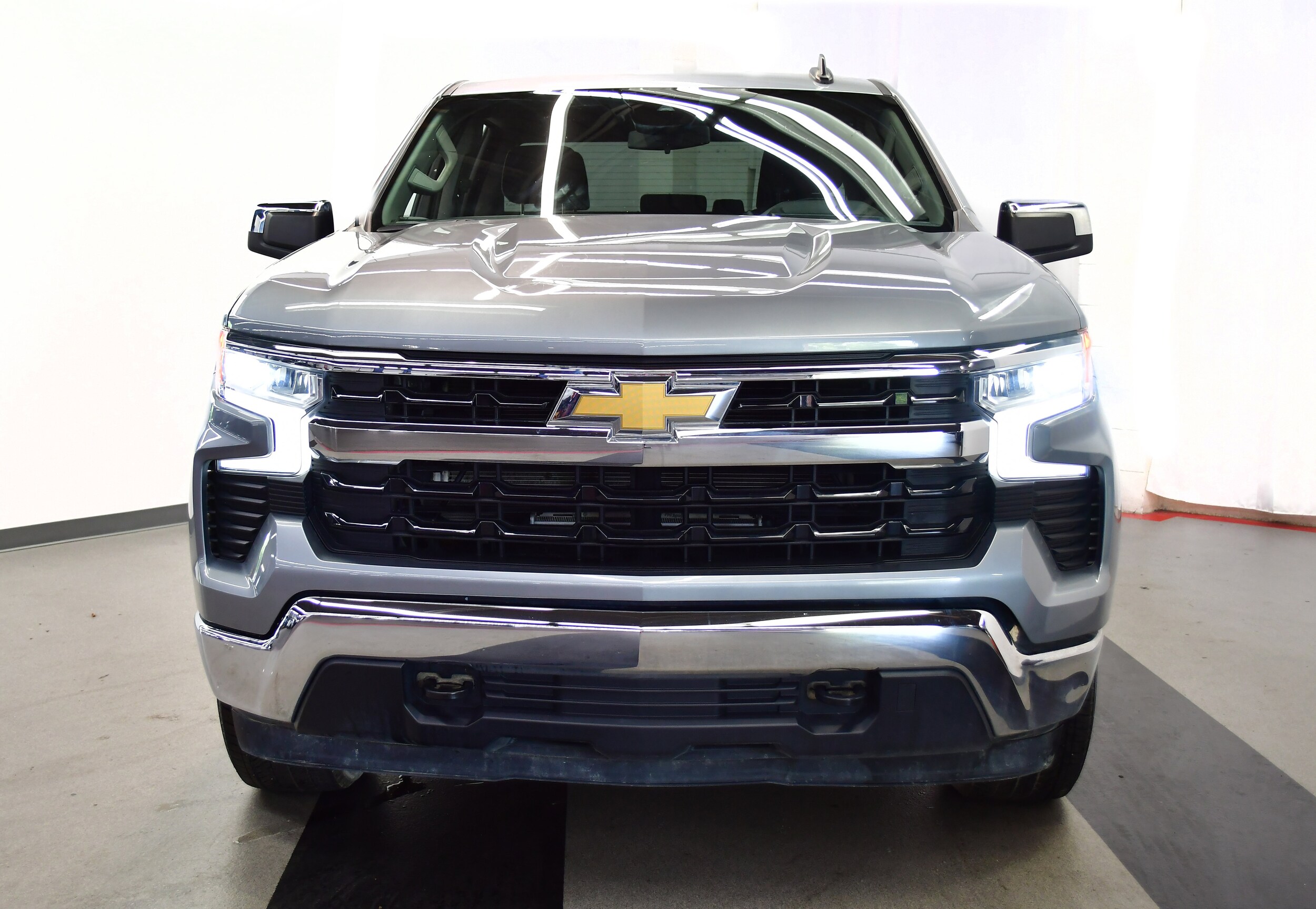 2023 Chevrolet Silverado 1500 LT photo 3