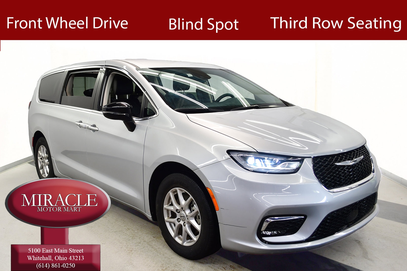 2024 Chrysler Pacifica Touring L's photo