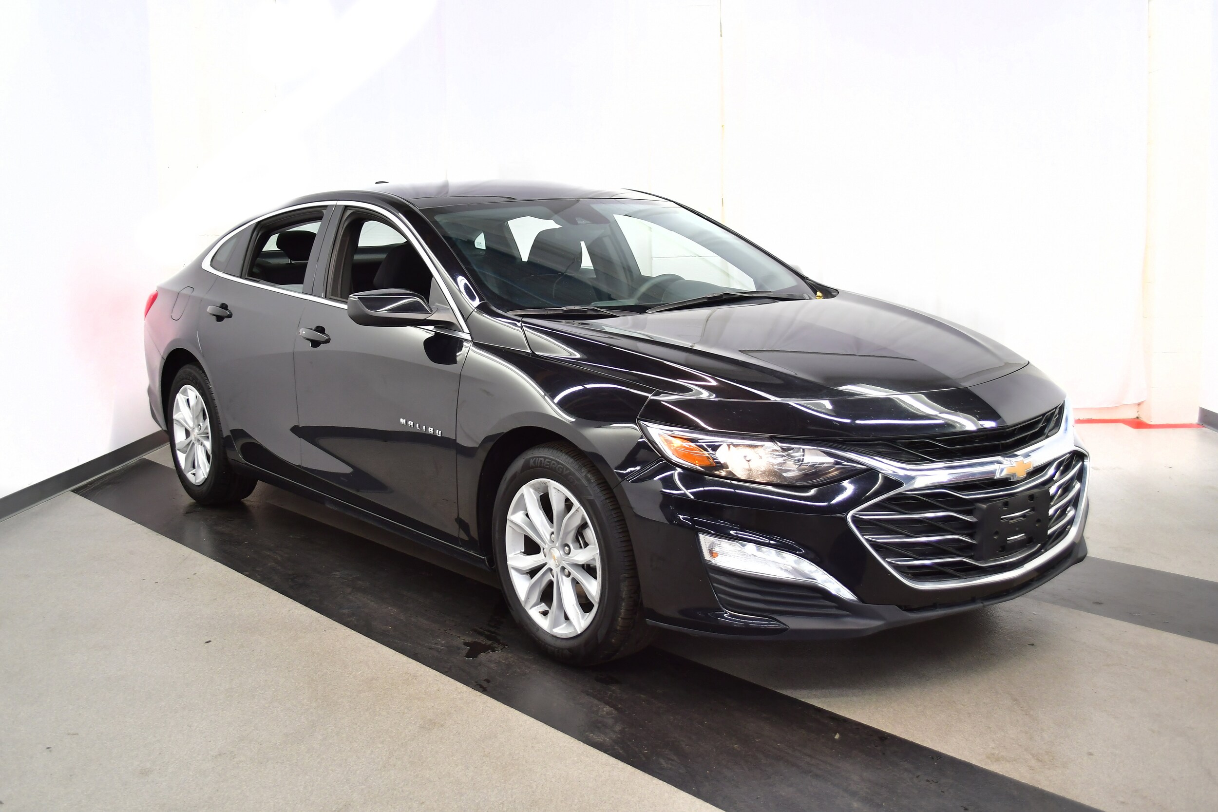2024 Chevrolet Malibu 1LT photo 2