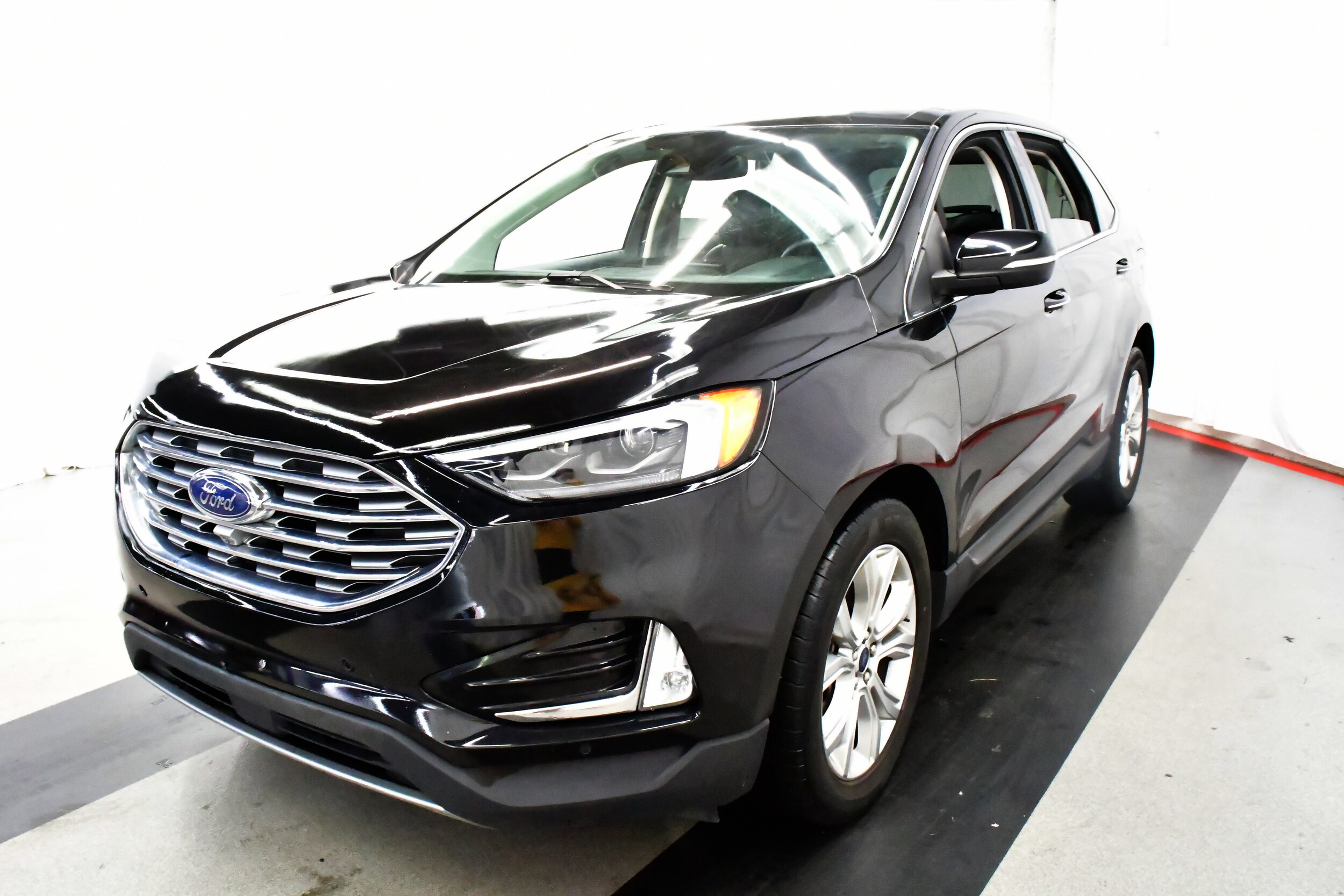 2022 Ford Edge Titanium photo 3