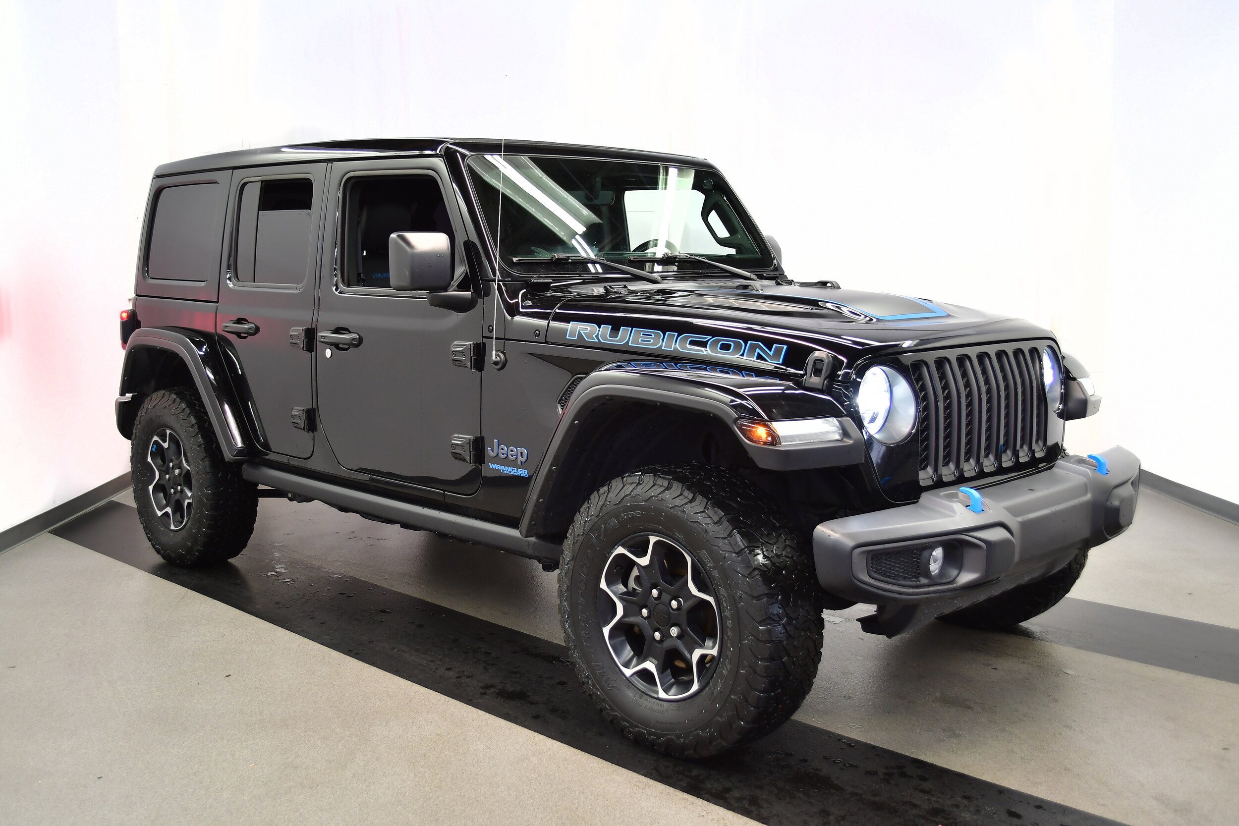 2022 Jeep Wrangler 4xe Unlimited Rubicon photo 3