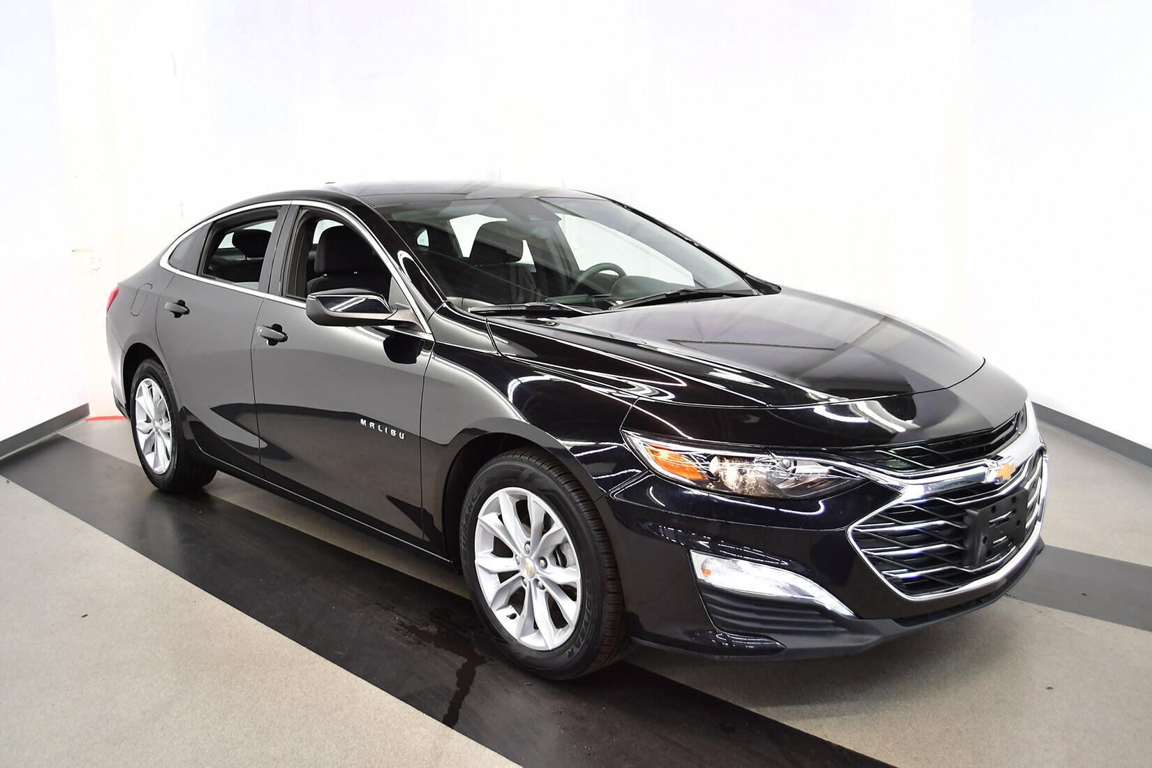 2024 Chevrolet Malibu 1LT photo 2
