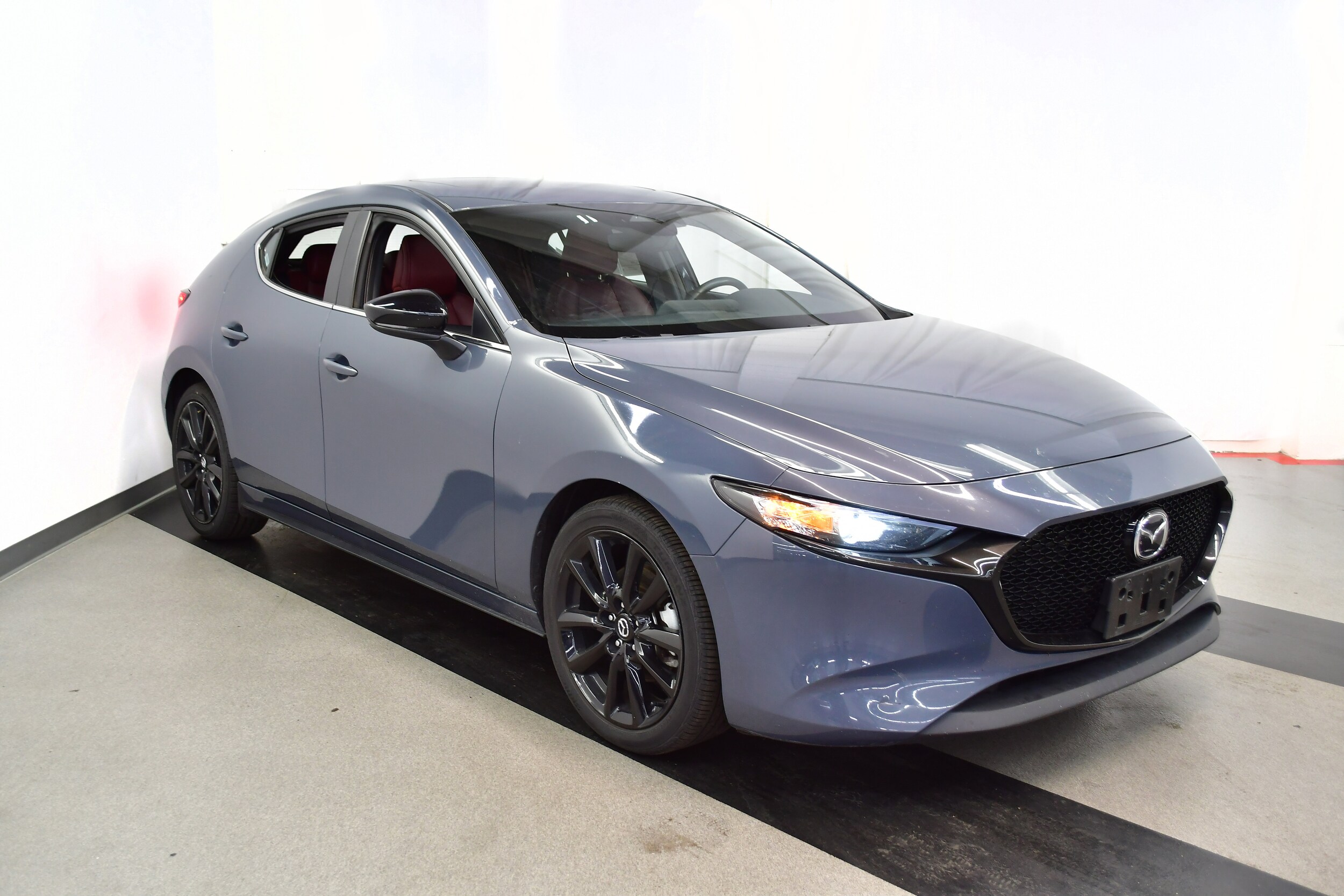 2024 Mazda Mazda3 Hatchback 2.5 s Carbon photo 2