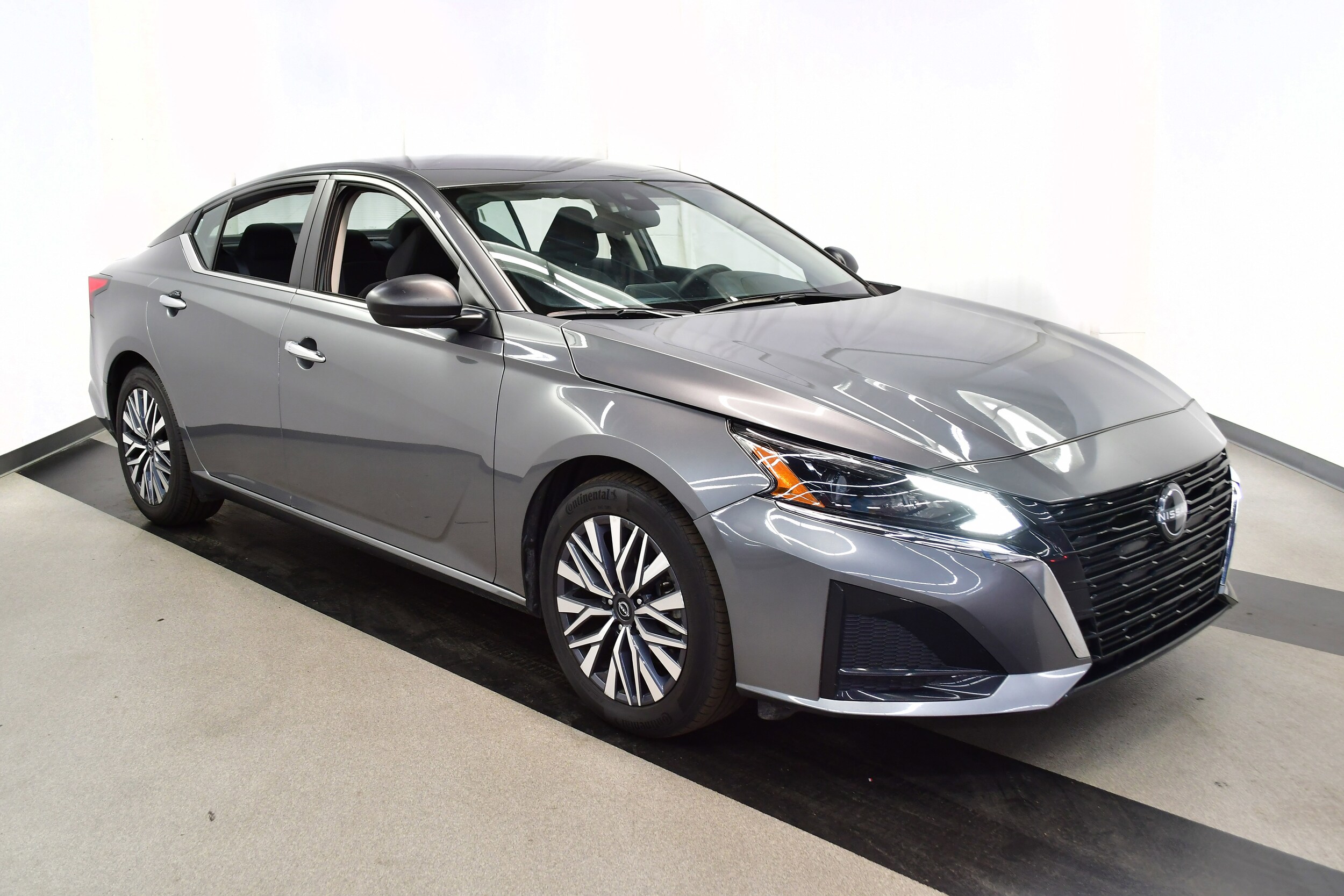2024 Nissan Altima 2.5 SV photo 2