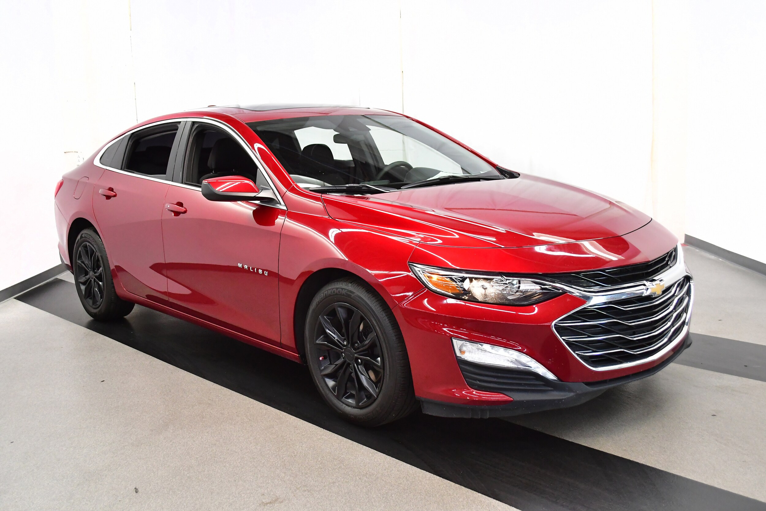 2025 Chevrolet Malibu 1LT photo 2
