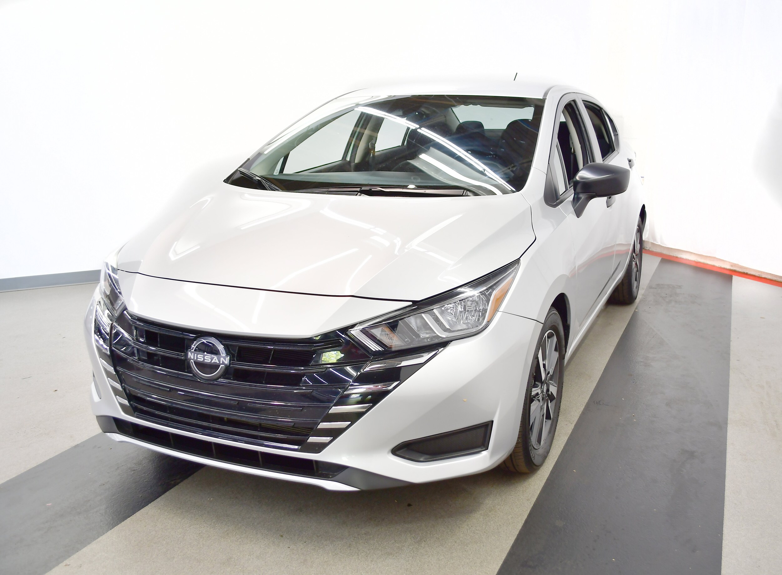 2024 Nissan Versa S photo 4