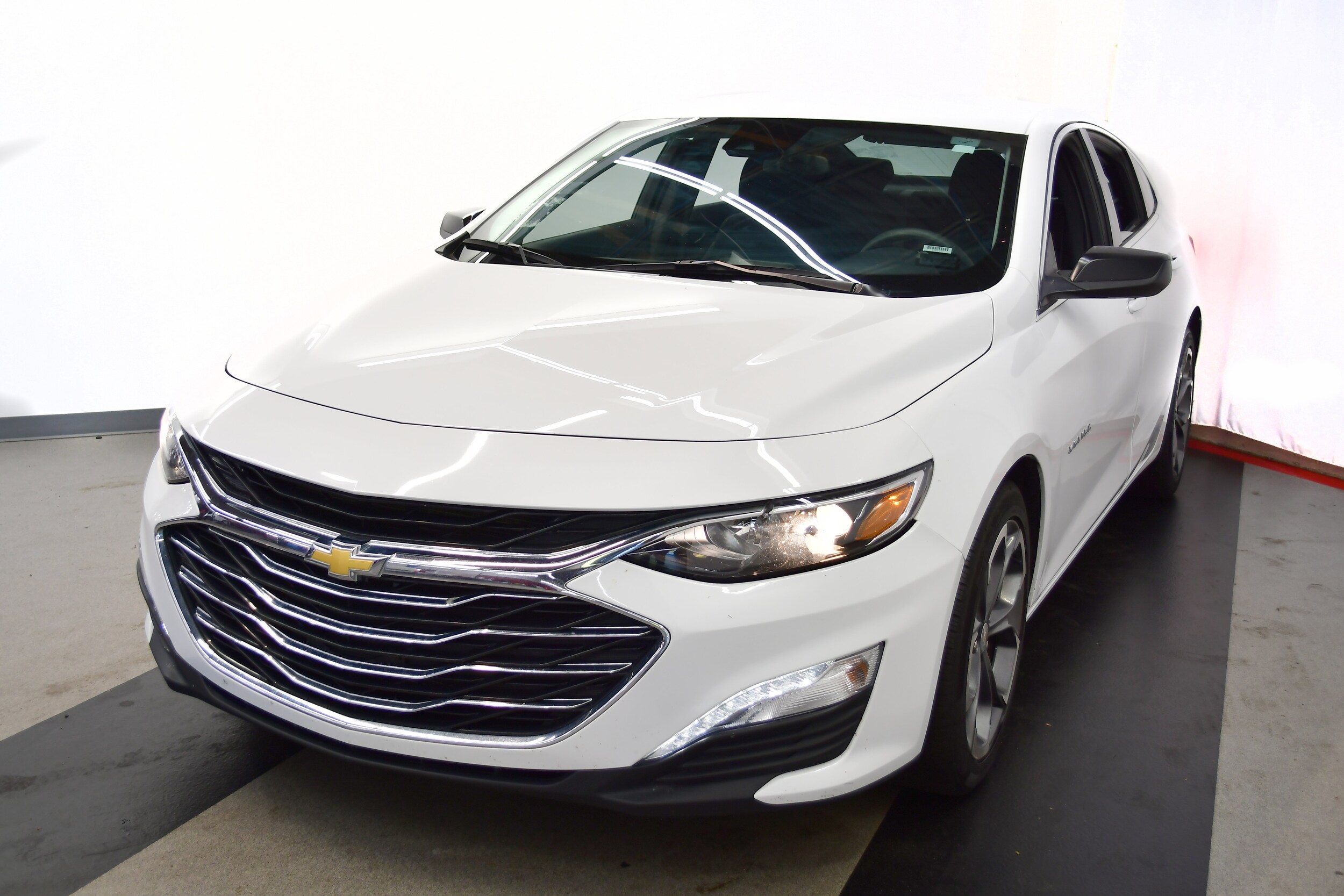 2024 Chevrolet Malibu 1LT photo 3