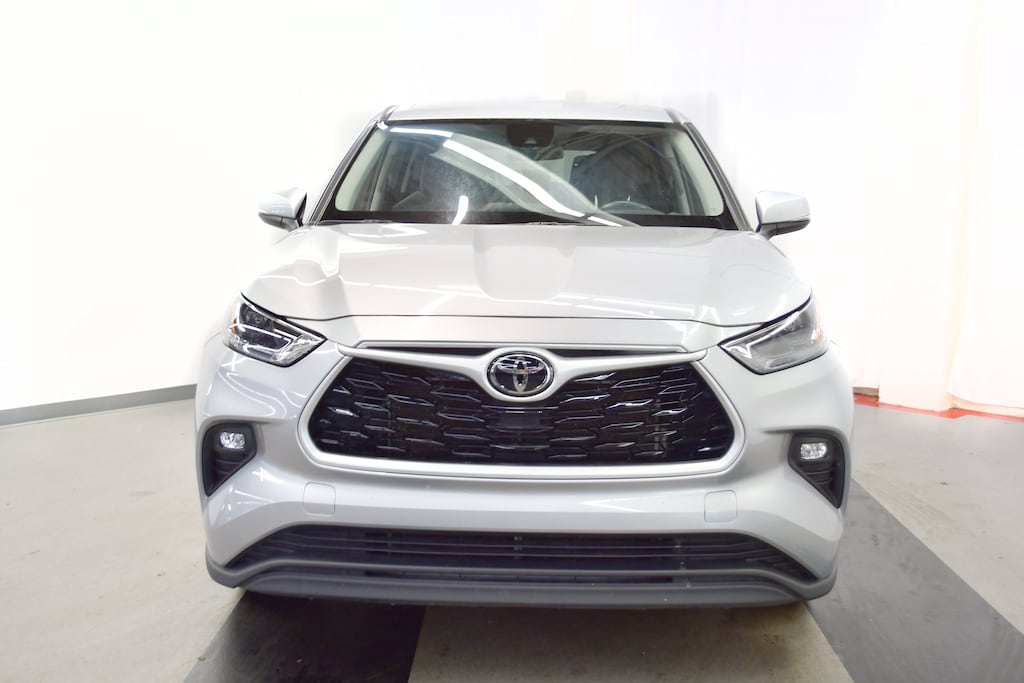 Used 2024 Toyota Highlander LE SUV