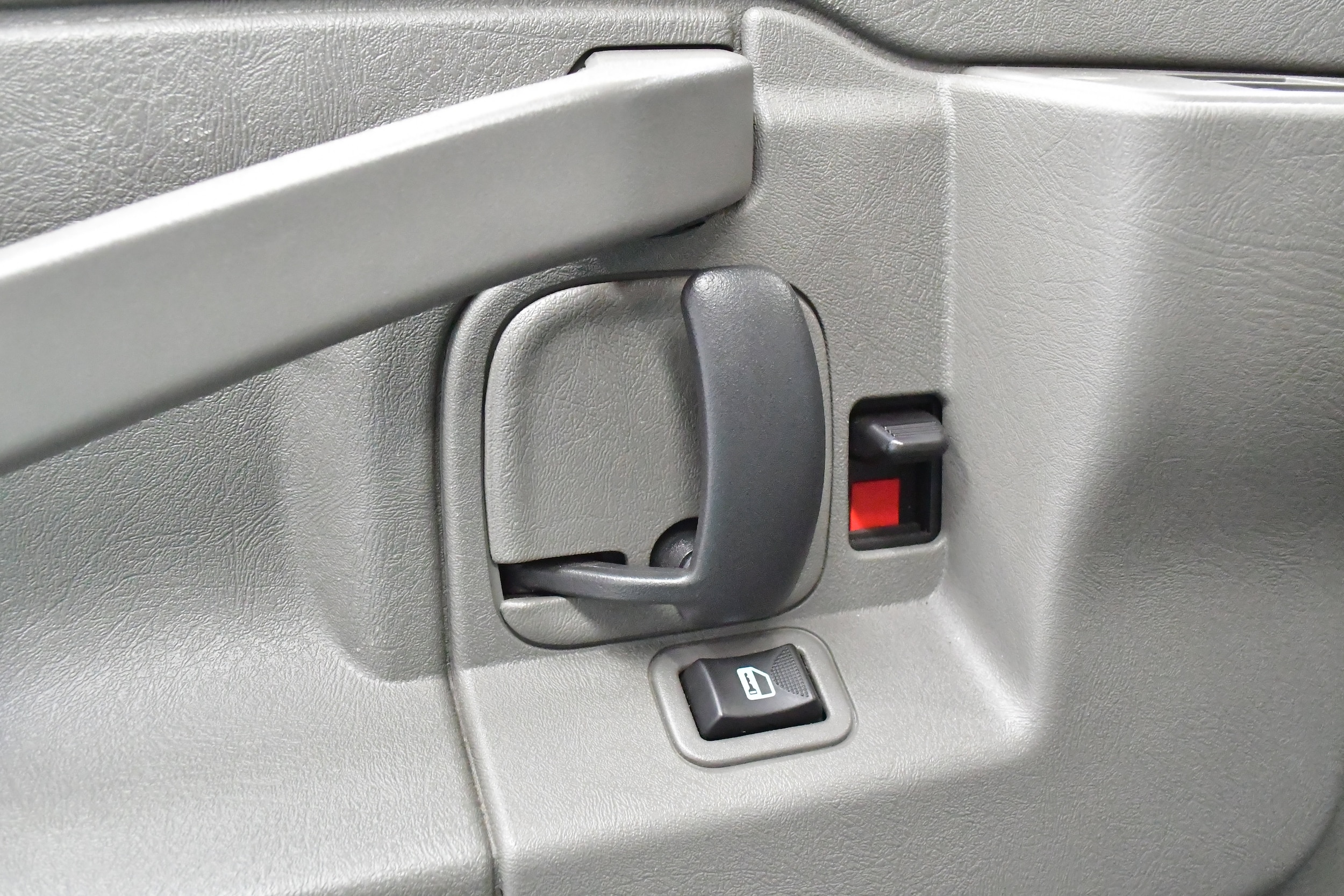 2024 Chevrolet Express Passenger LT - Photo 16