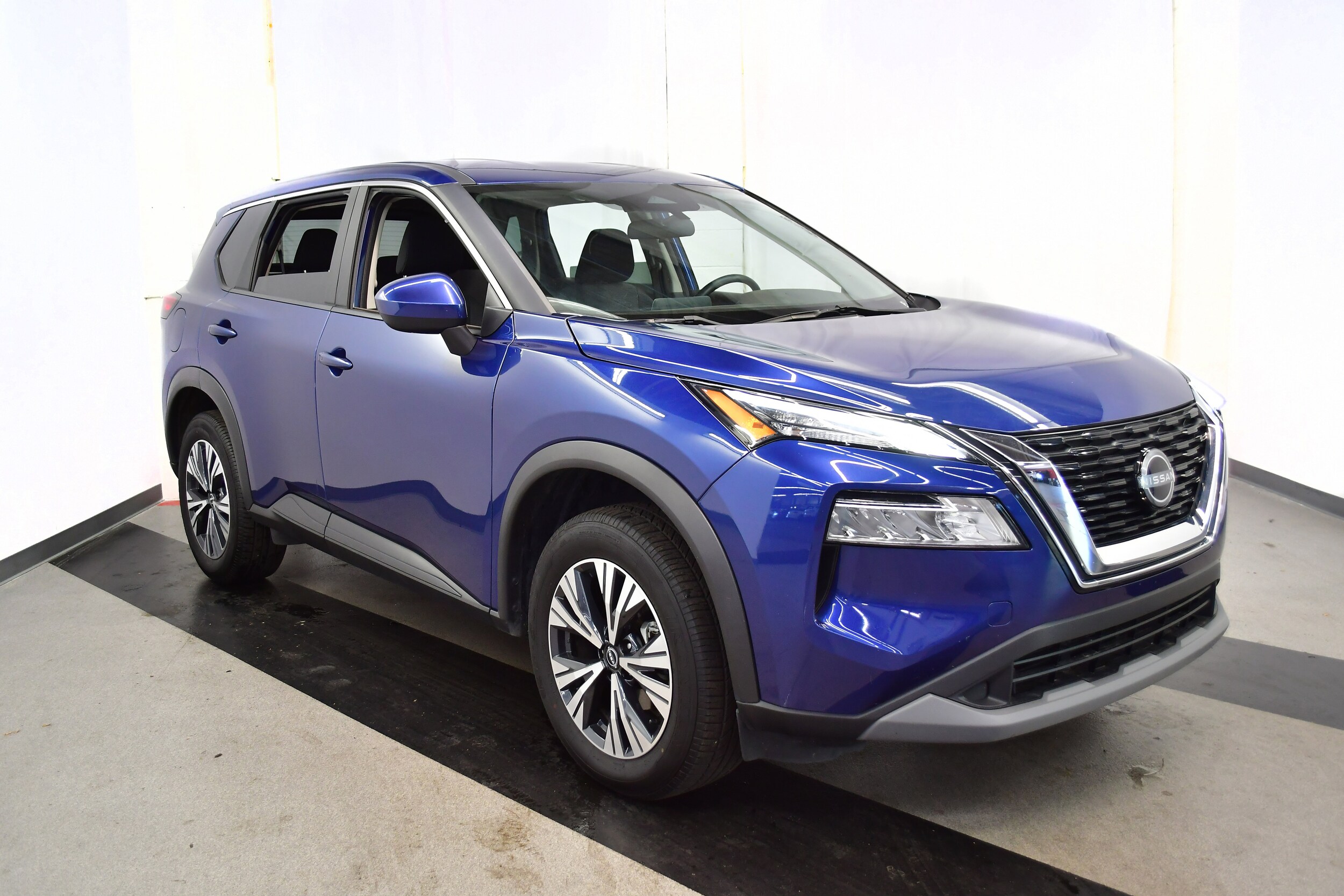 2023 Nissan Rogue SV photo 2