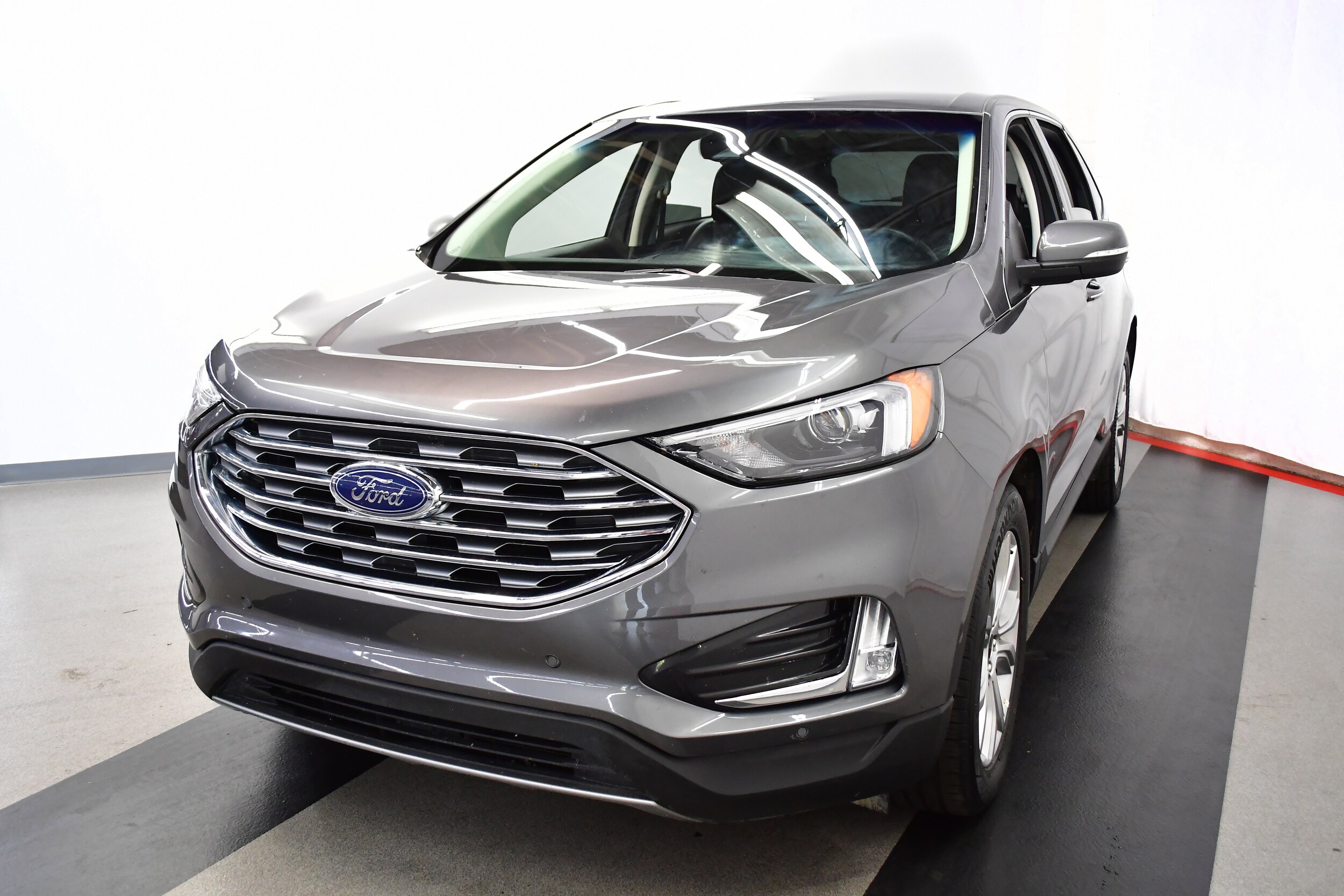 2024 Ford Edge Titanium photo 4