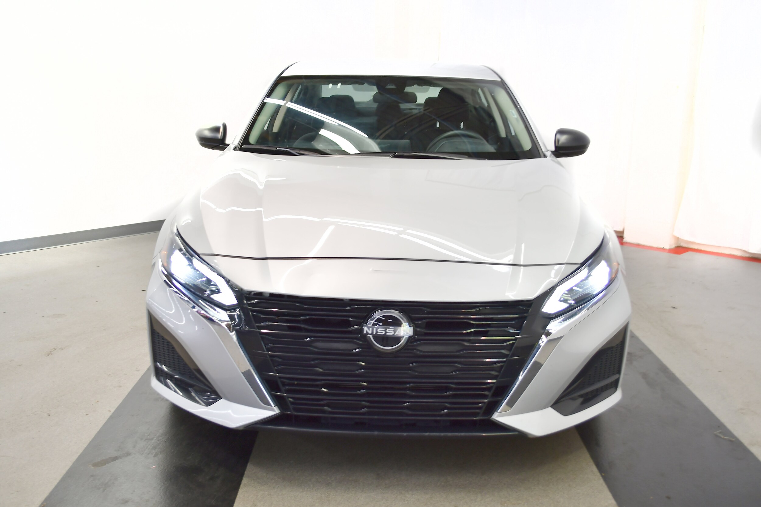 2024 Nissan Altima 2.5 SV photo 2
