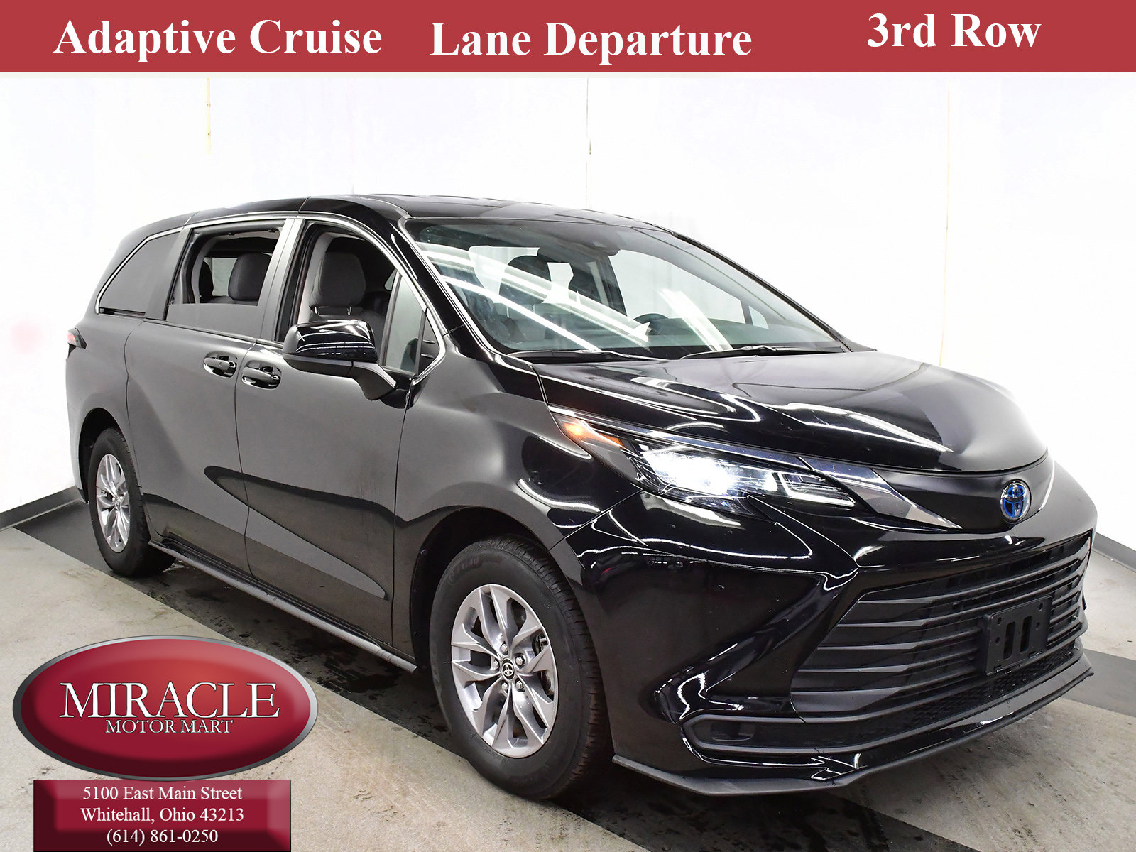 2024 Toyota Sienna LE's photo