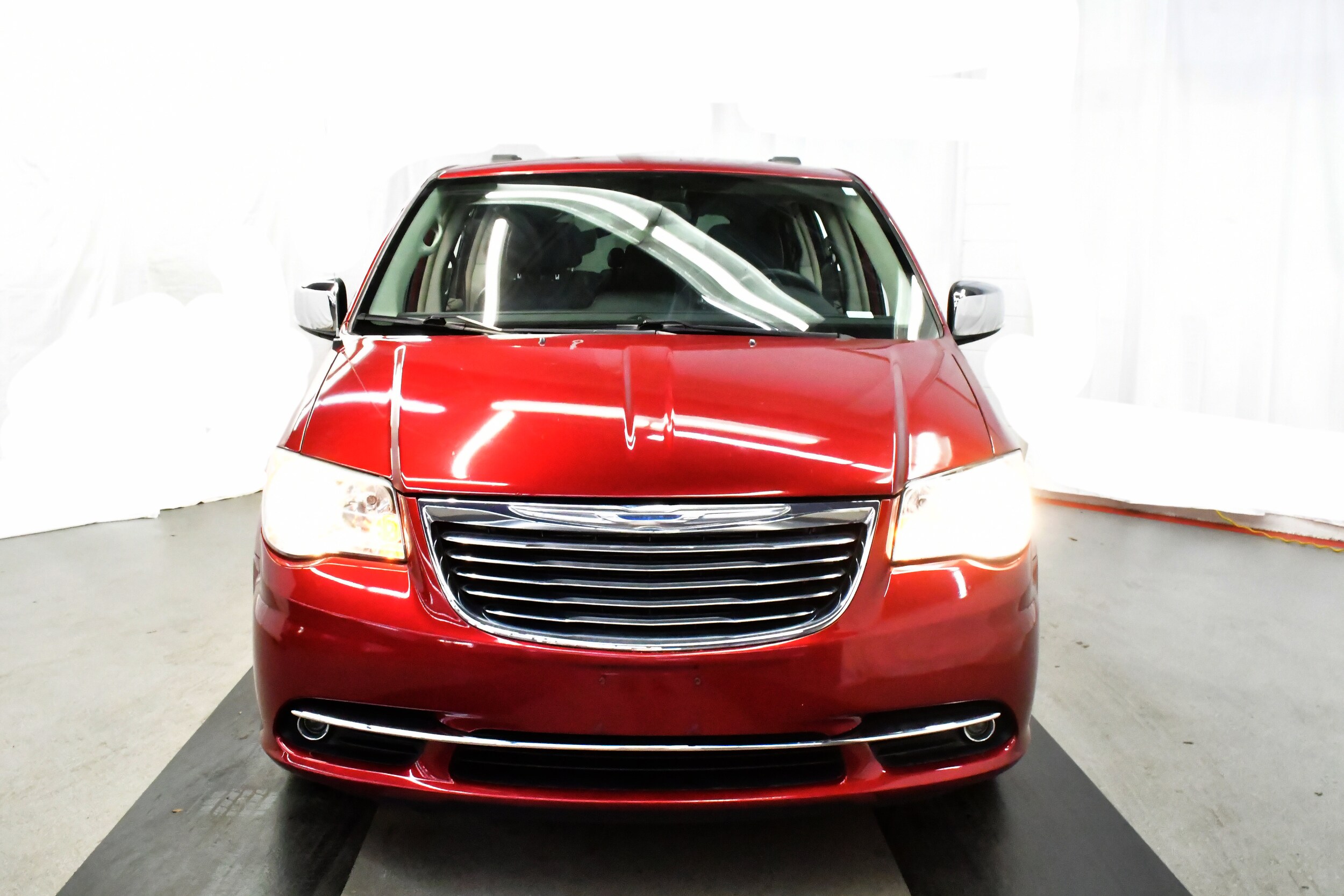 2012 Chrysler Town & Country photo 3