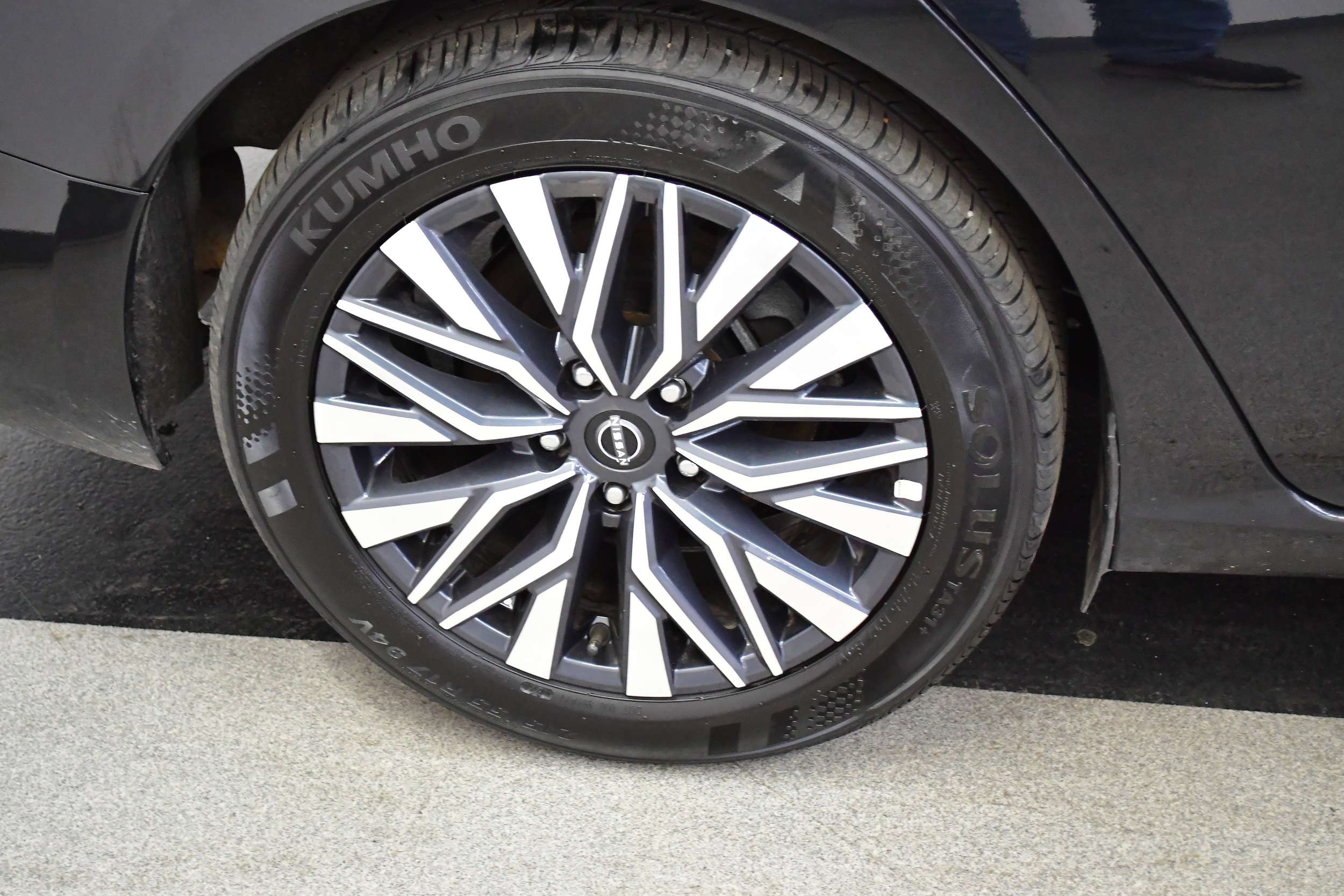 2025 Nissan Altima SV - Photo 34